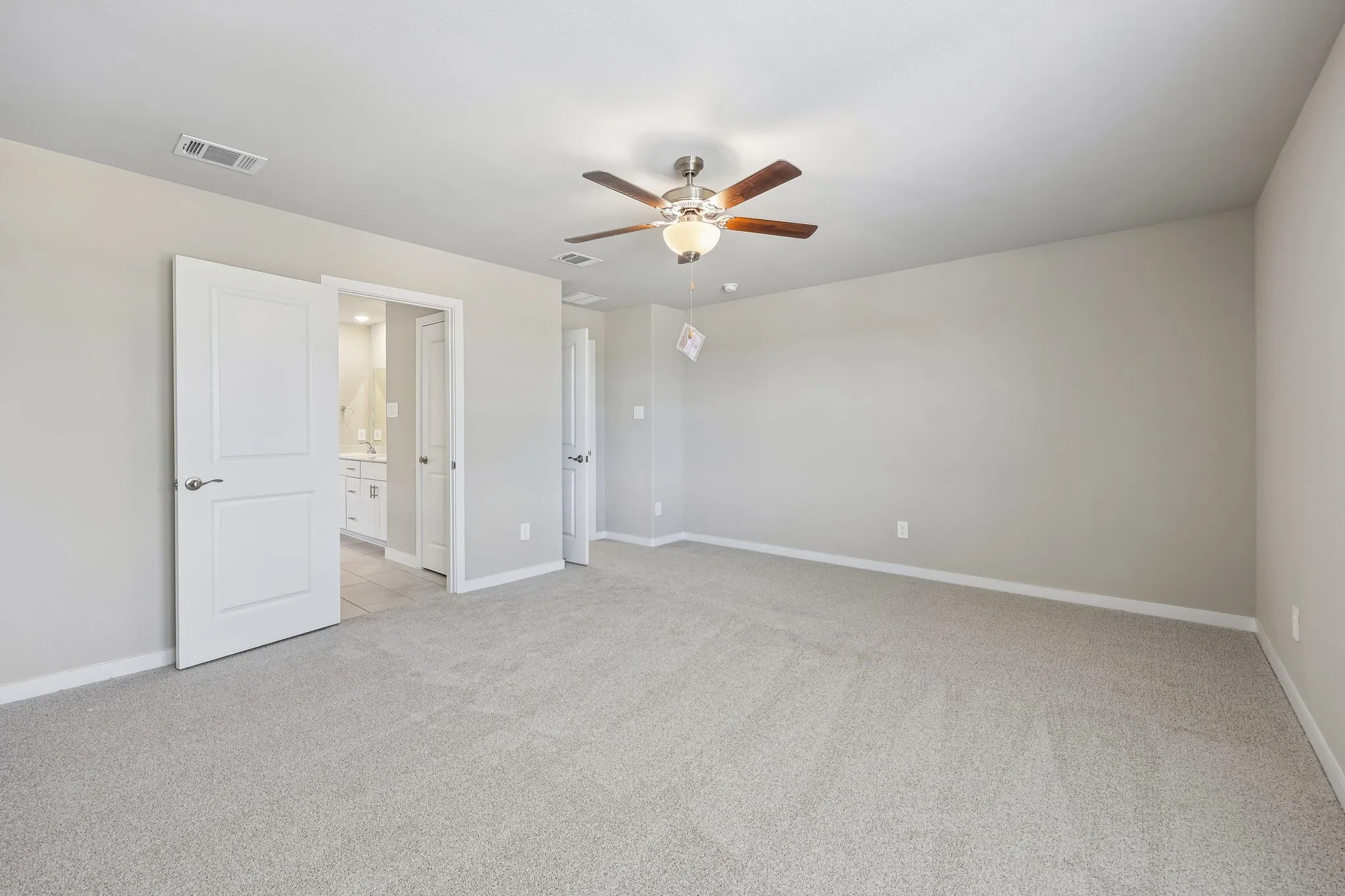 Photo is not of the actual home, but is an inspirational photo of builder’s model home and may depict options, furnishings, and/or decorator features that are not included.
