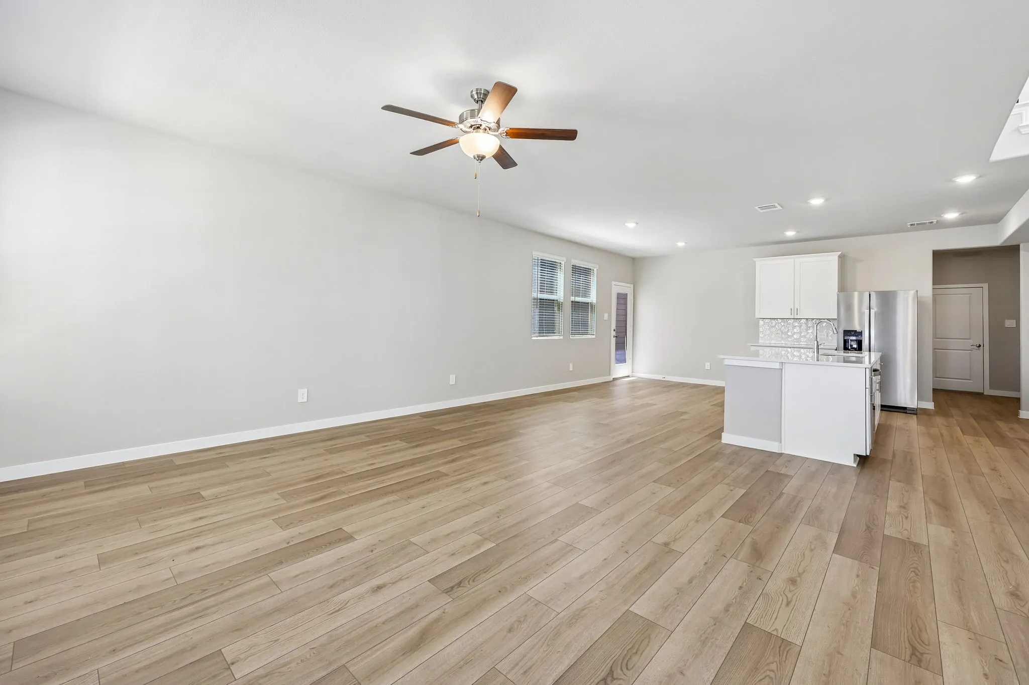  Photo is not of the actual home, but is an inspirational photo of builder’s model home and may depict options, furnishings, and/or decorator features that are not included.
