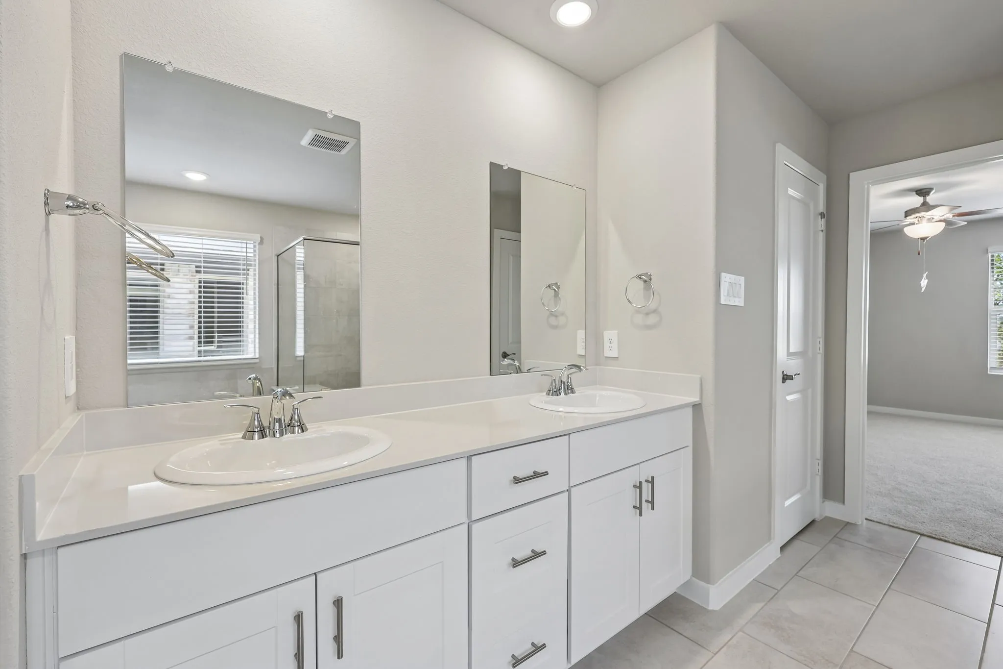  Photo is not of the actual home, but is an inspirational photo of builder’s model home and may depict options, furnishings, and/or decorator features that are not included.
