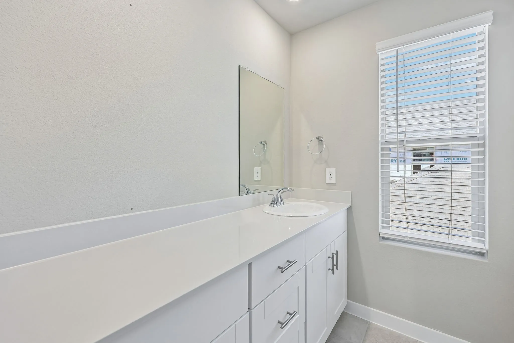  Photo is not of the actual home, but is an inspirational photo of builder’s model home and may depict options, furnishings, and/or decorator features that are not included.

