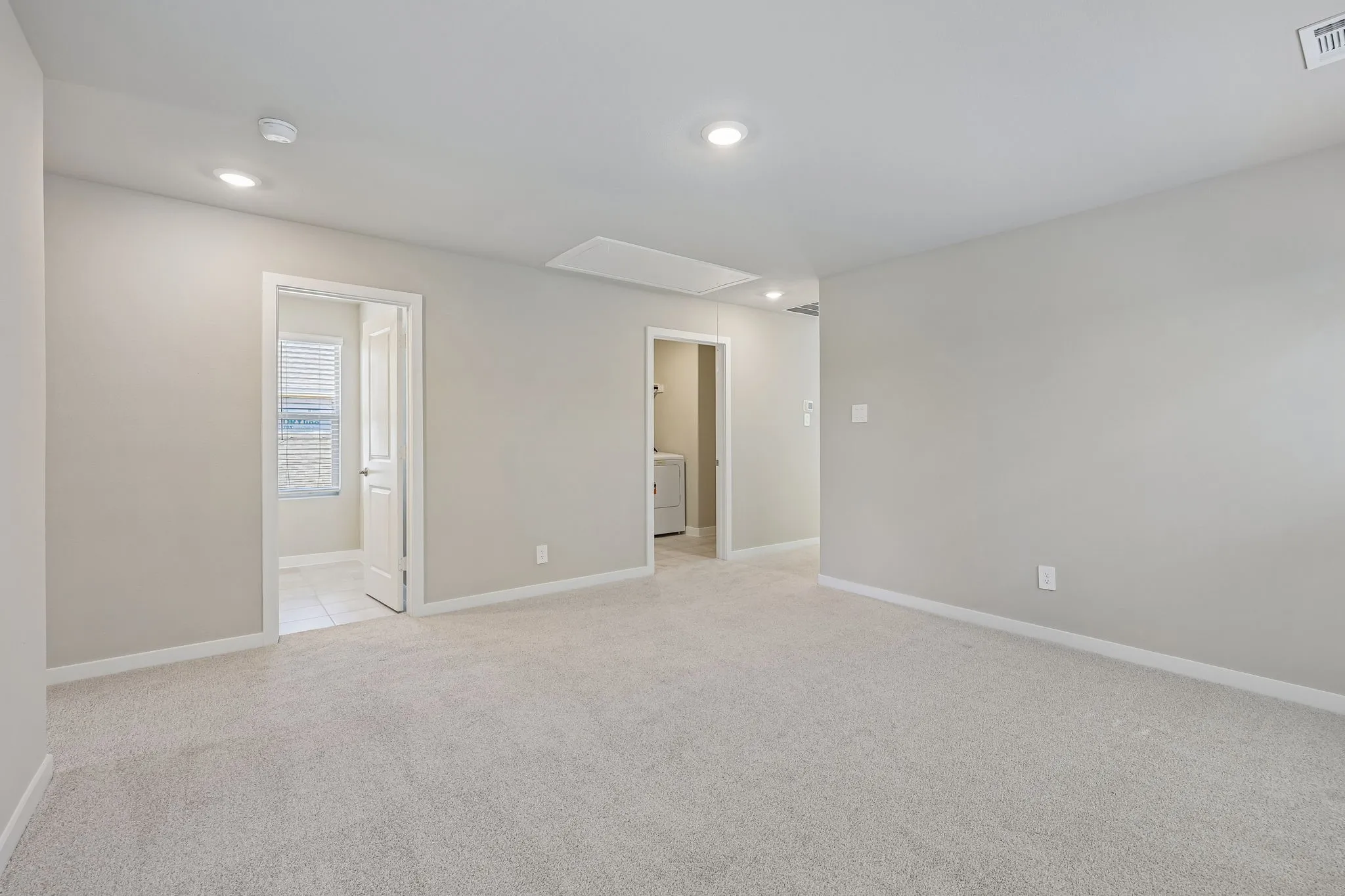  Photo is not of the actual home, but is an inspirational photo of builder’s model home and may depict options, furnishings, and/or decorator features that are not included.
