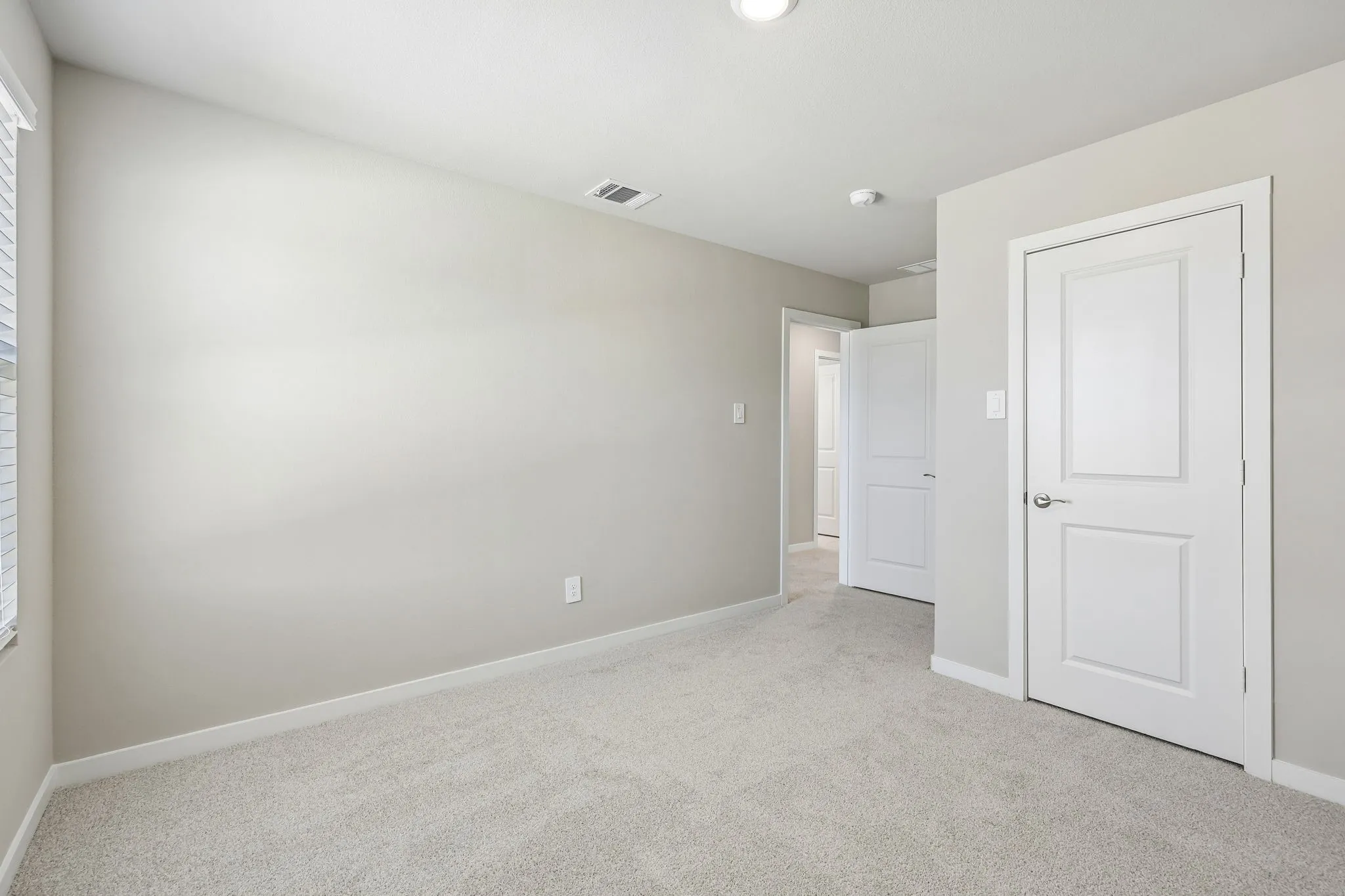  Photo is not of the actual home, but is an inspirational photo of builder’s model home and may depict options, furnishings, and/or decorator features that are not included.
