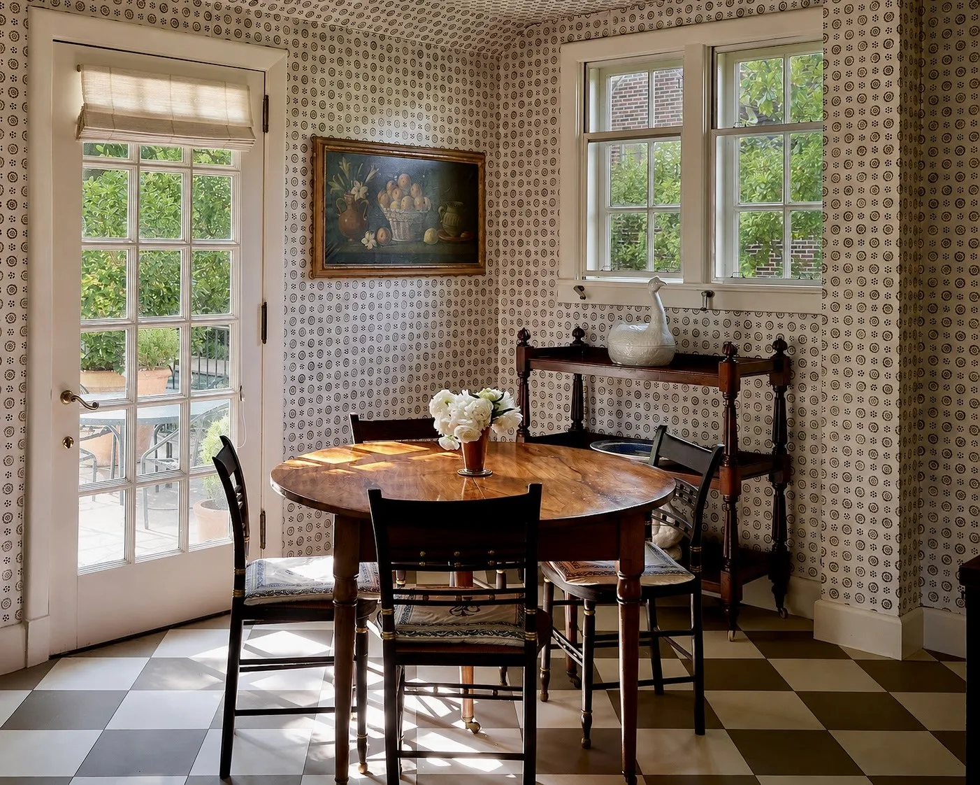 The breakfast room.