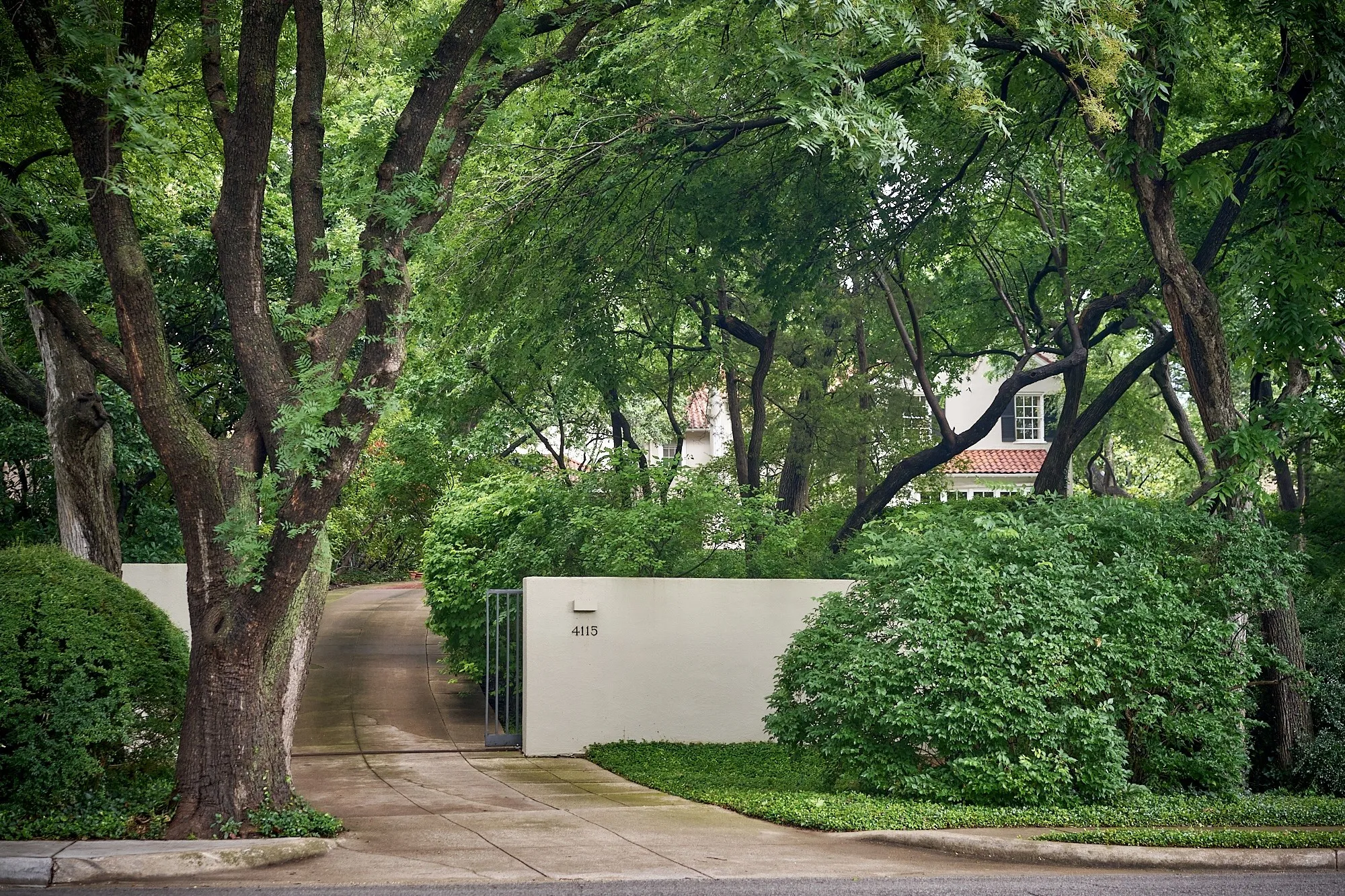 Single Family Residence For Sale in Dallas County , 4115 Turtle Creek Boulevard, Dallas, Texas 75219, 4 Bedroom, 5 Bathroom, 3 Garage spaces, 4,180 Sqft, built in 1923, mls#21372801, Real Estate Agent in Dallas, Homes For Sale in Dallas county, Homes For Sale in Dallas, Realtor in Dallas Texas, Real Estate Brokerage Independent Realty Texas, Luminita Cordes Realtor