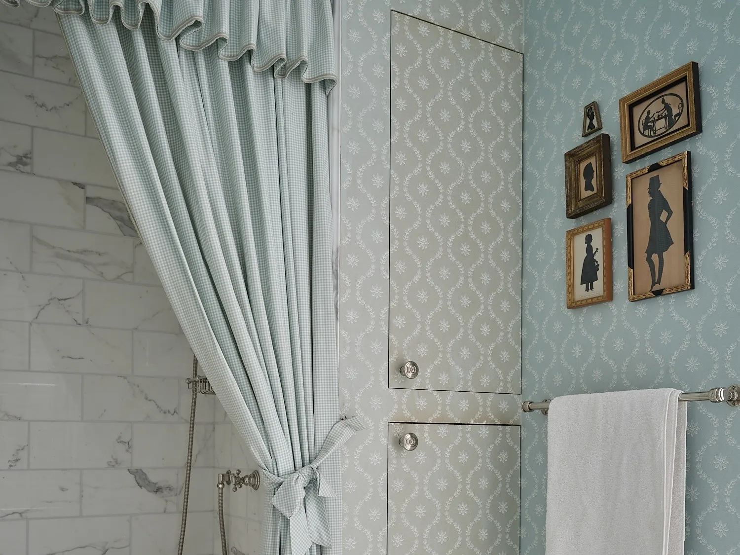 Guest bath.