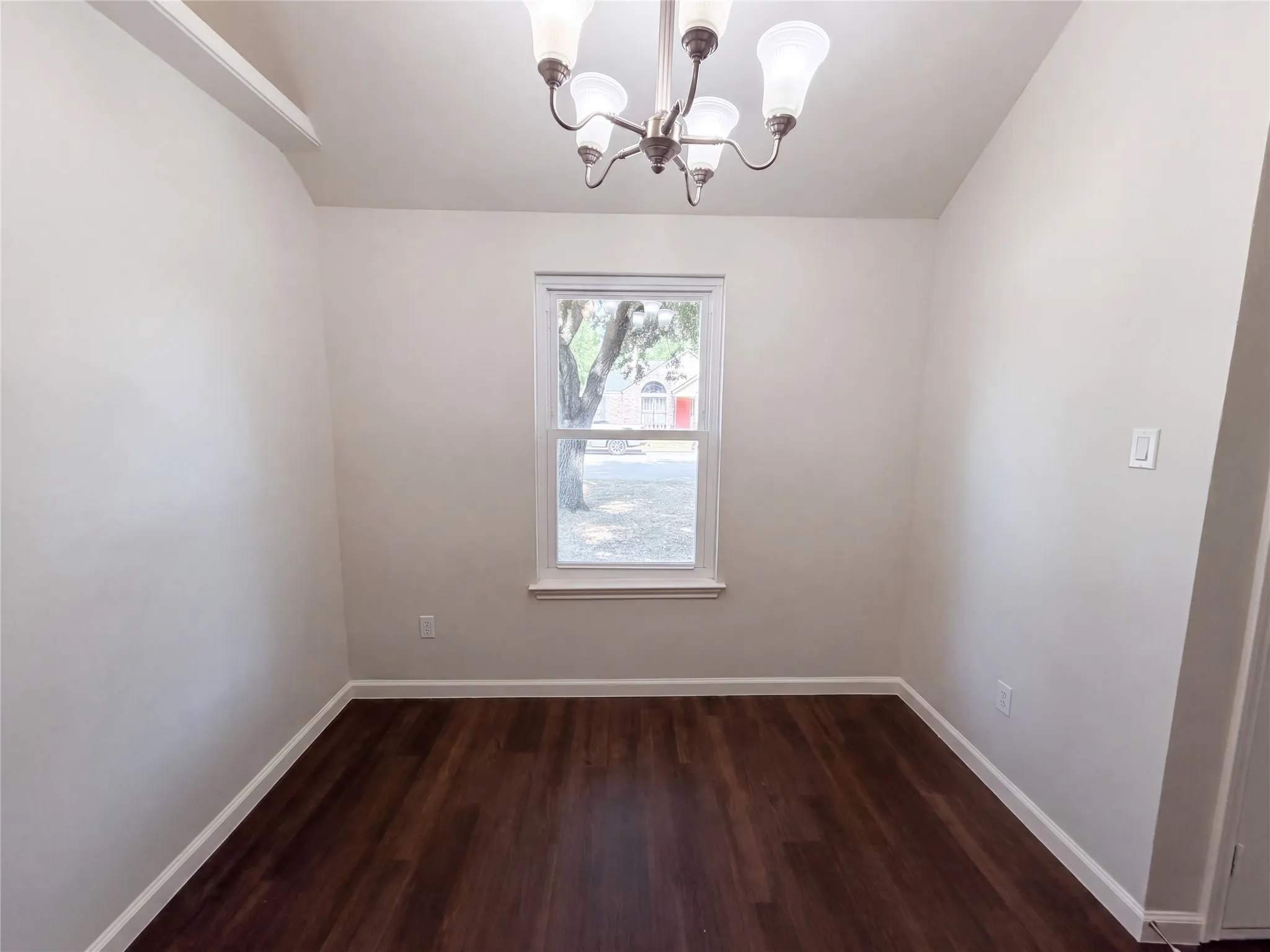 Single Family Residence For Sale in Ellis County , 108 Marvin Gardens, Waxahachie, Texas 75165, 3 Bedroom, 2 Bathroom, Garage spaces, 1,148 Sqft, built in 1992, mls#21373527, Real Estate Agent in Waxahachie, Homes For Sale in Ellis county, Homes For Sale in Waxahachie, Realtor in Waxahachie Texas, Real Estate Brokerage Independent Realty Texas, Luminita Cordes Realtor