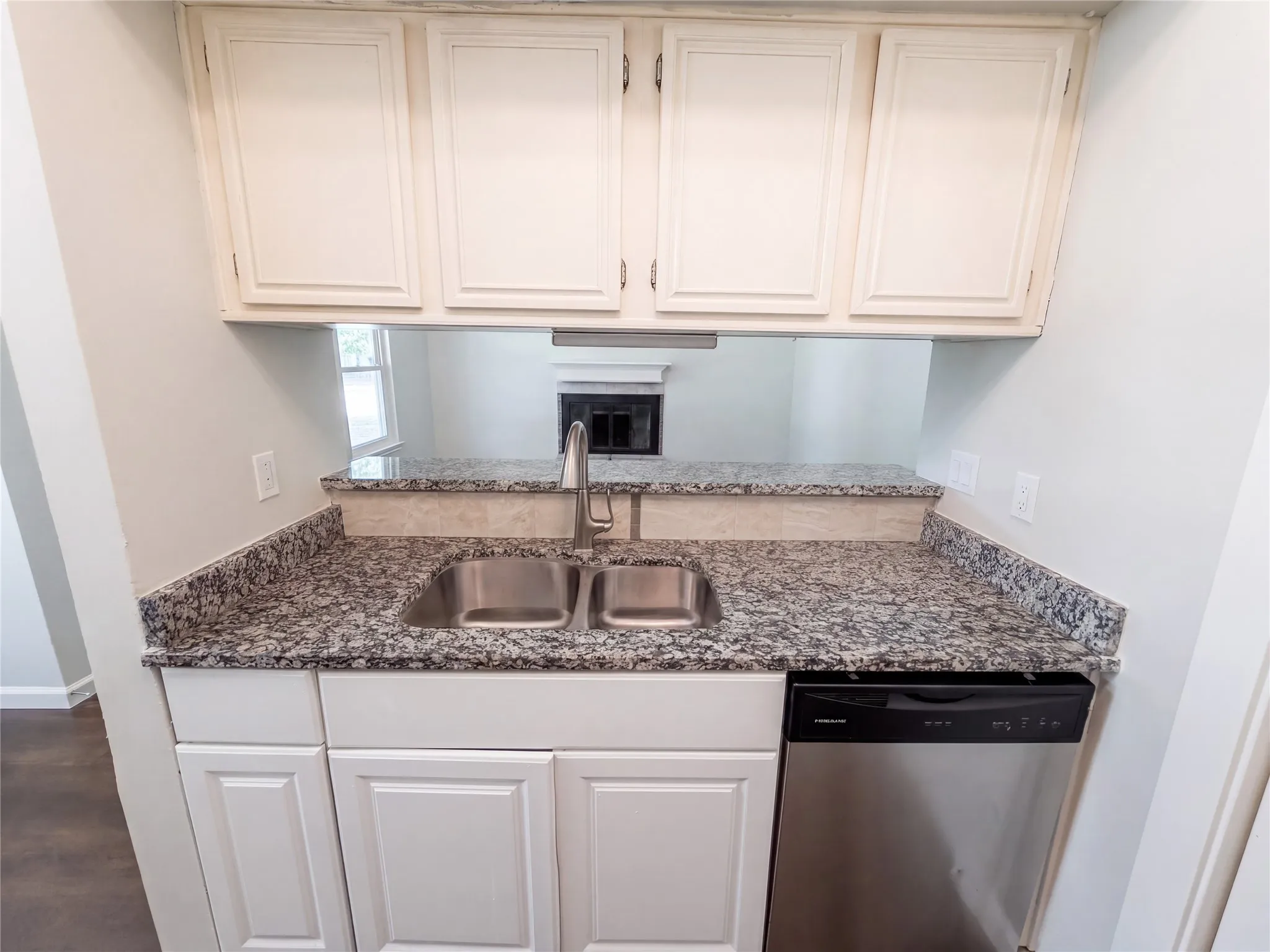 Single Family Residence For Sale in Ellis County , 108 Marvin Gardens, Waxahachie, Texas 75165, 3 Bedroom, 2 Bathroom, Garage spaces, 1,148 Sqft, built in 1992, mls#21373527, Real Estate Agent in Waxahachie, Homes For Sale in Ellis county, Homes For Sale in Waxahachie, Realtor in Waxahachie Texas, Real Estate Brokerage Independent Realty Texas, Luminita Cordes Realtor