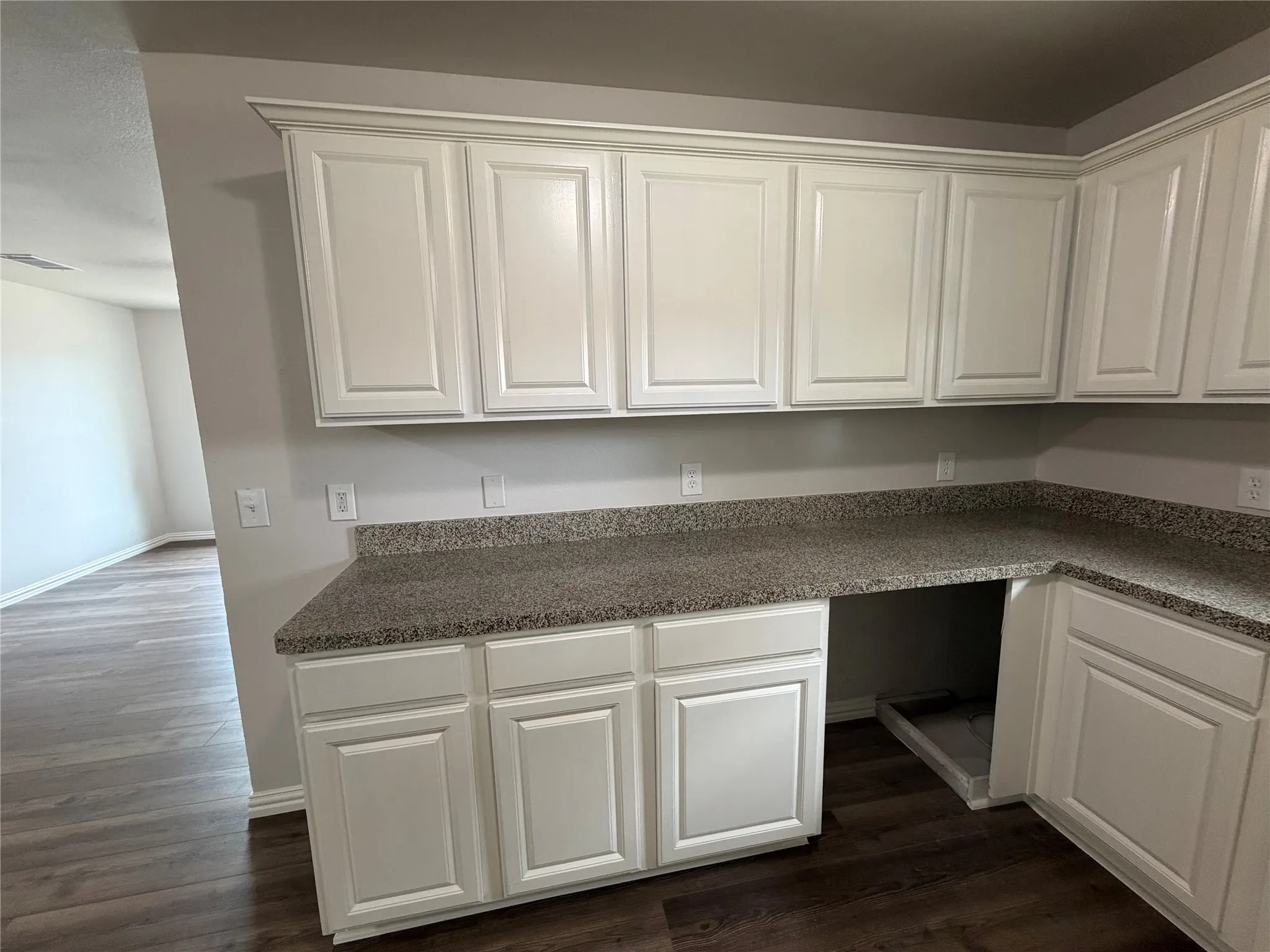 Single Family Residence For Sale in Collin County , 1000 Throckmorton Street A, B, Mc Kinney, Texas 75069, 6 Bedroom, 4 Bathroom, Garage spaces, 2,396 Sqft, built in 2007, mls#21366818, Real Estate Agent in Mc Kinney, Homes For Sale in Collin county, Homes For Sale in Mc Kinney, Realtor in Mc Kinney Texas, Real Estate Brokerage Independent Realty Texas, Luminita Cordes Realtor