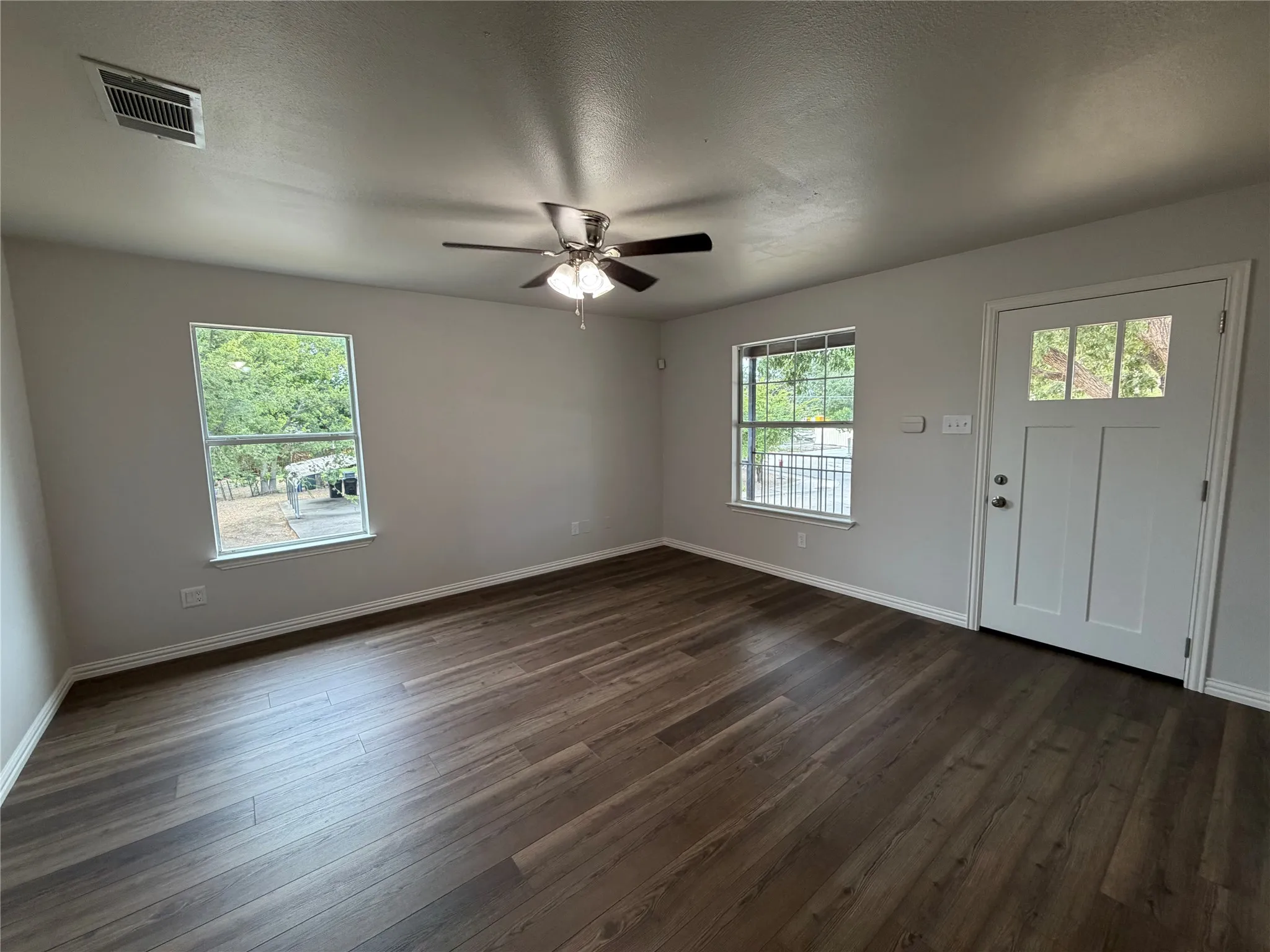 Single Family Residence For Sale in Collin County , 1000 Throckmorton Street A, B, Mc Kinney, Texas 75069, 6 Bedroom, 4 Bathroom, Garage spaces, 2,396 Sqft, built in 2007, mls#21366818, Real Estate Agent in Mc Kinney, Homes For Sale in Collin county, Homes For Sale in Mc Kinney, Realtor in Mc Kinney Texas, Real Estate Brokerage Independent Realty Texas, Luminita Cordes Realtor