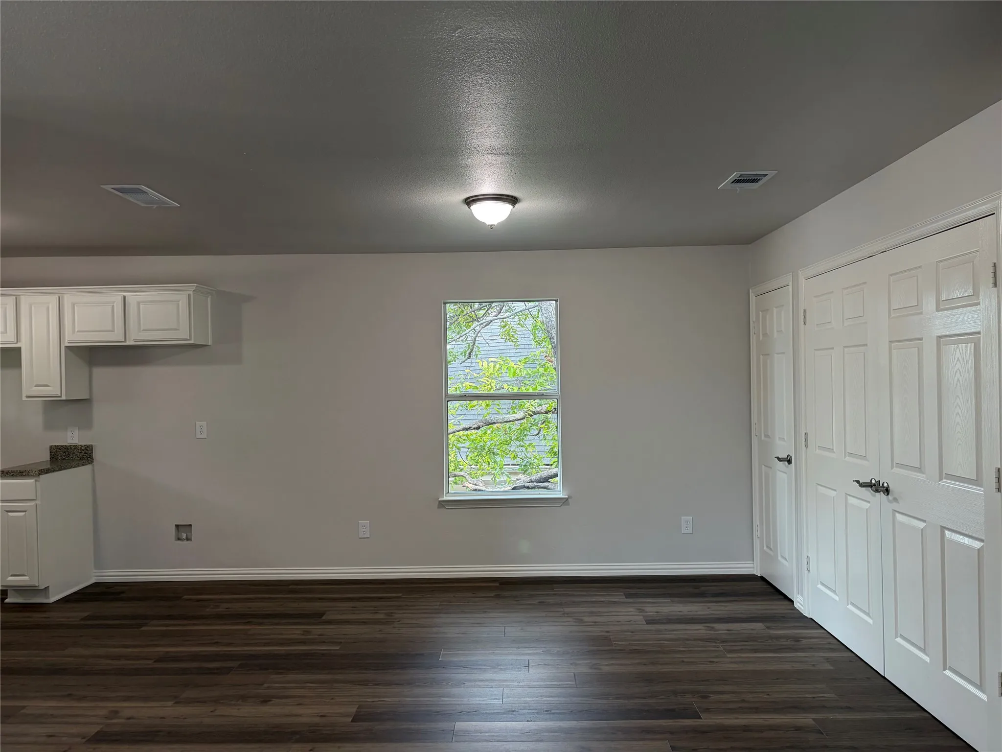 Single Family Residence For Sale in Collin County , 1000 Throckmorton Street A, B, Mc Kinney, Texas 75069, 6 Bedroom, 4 Bathroom, Garage spaces, 2,396 Sqft, built in 2007, mls#21366818, Real Estate Agent in Mc Kinney, Homes For Sale in Collin county, Homes For Sale in Mc Kinney, Realtor in Mc Kinney Texas, Real Estate Brokerage Independent Realty Texas, Luminita Cordes Realtor
