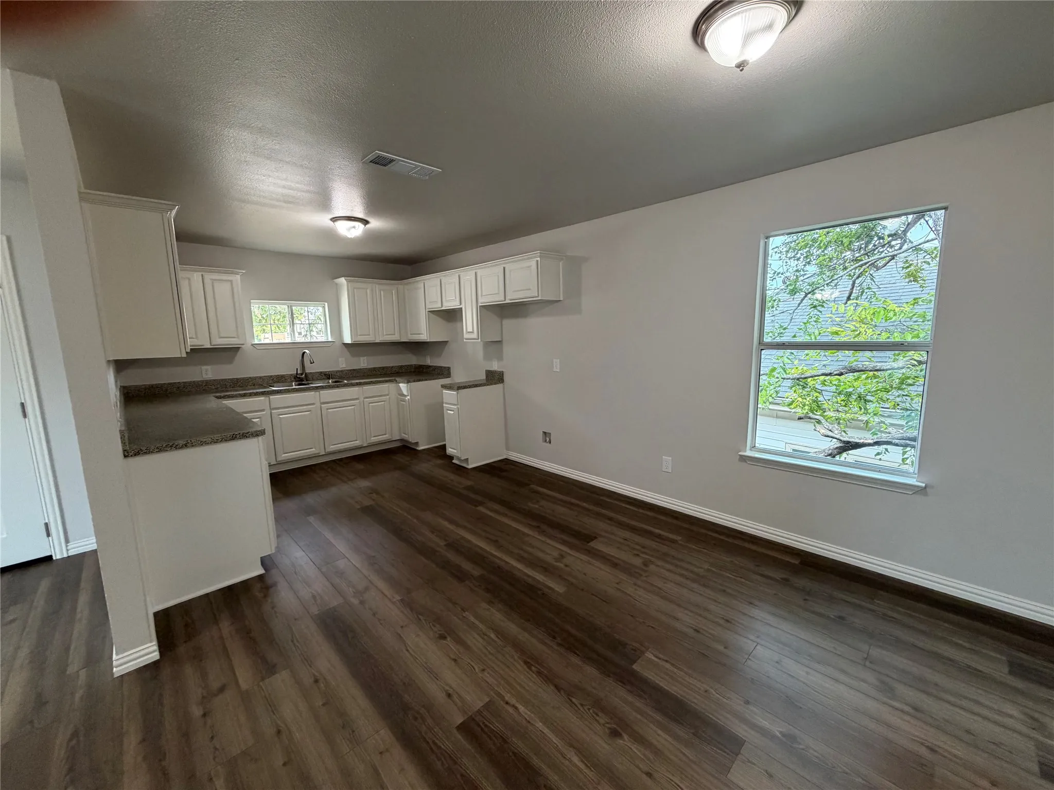 Single Family Residence For Sale in Collin County , 1000 Throckmorton Street A, B, Mc Kinney, Texas 75069, 6 Bedroom, 4 Bathroom, Garage spaces, 2,396 Sqft, built in 2007, mls#21366818, Real Estate Agent in Mc Kinney, Homes For Sale in Collin county, Homes For Sale in Mc Kinney, Realtor in Mc Kinney Texas, Real Estate Brokerage Independent Realty Texas, Luminita Cordes Realtor