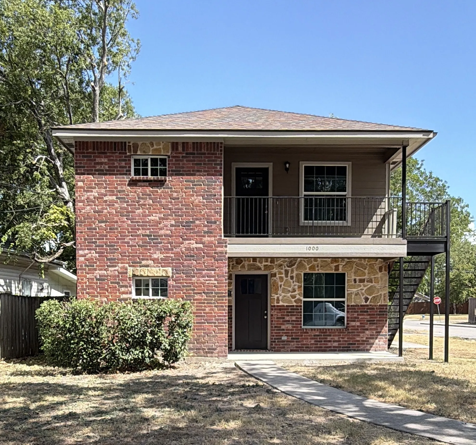 Single Family Residence For Sale in Collin County , 1000 Throckmorton Street A, B, Mc Kinney, Texas 75069, 6 Bedroom, 4 Bathroom, Garage spaces, 2,396 Sqft, built in 2007, mls#21366818, Real Estate Agent in Mc Kinney, Homes For Sale in Collin county, Homes For Sale in Mc Kinney, Realtor in Mc Kinney Texas, Real Estate Brokerage Independent Realty Texas, Luminita Cordes Realtor