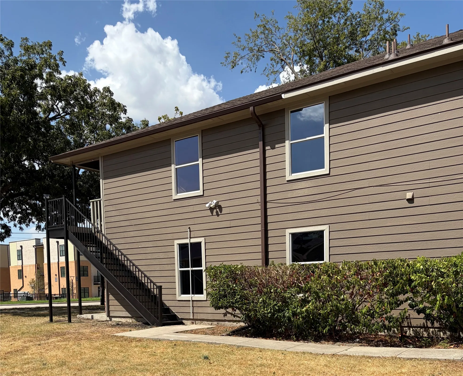Single Family Residence For Sale in Collin County , 1000 Throckmorton Street A, B, Mc Kinney, Texas 75069, 6 Bedroom, 4 Bathroom, Garage spaces, 2,396 Sqft, built in 2007, mls#21366818, Real Estate Agent in Mc Kinney, Homes For Sale in Collin county, Homes For Sale in Mc Kinney, Realtor in Mc Kinney Texas, Real Estate Brokerage Independent Realty Texas, Luminita Cordes Realtor