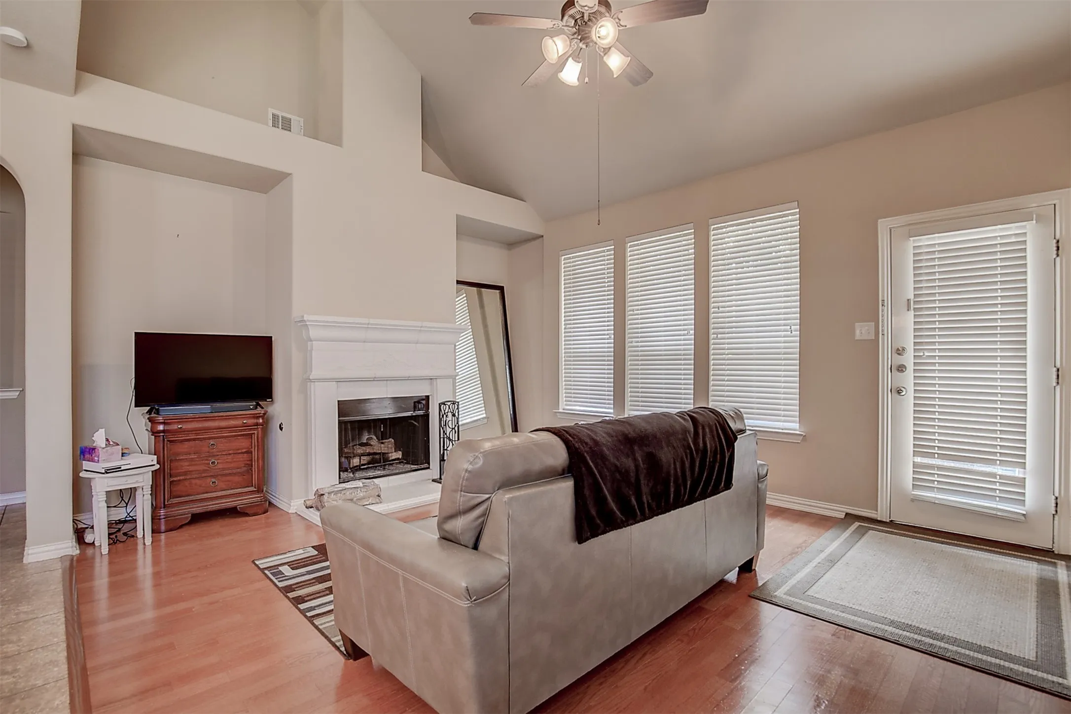 Single Family Residence For Rent in Collin County , 2832 Gooseberry Drive, Plano, Texas 75074, 4 Bedroom, 3 Bathroom, 2 Garage spaces, 2,398 Sqft, built in 2006, mls#21343612, Real Estate Agent in Plano, Homes For Rent in Collin county, Homes For Rent in Plano, Realtor in Plano Texas, Real Estate Brokerage Independent Realty Texas, Luminita Cordes Realtor