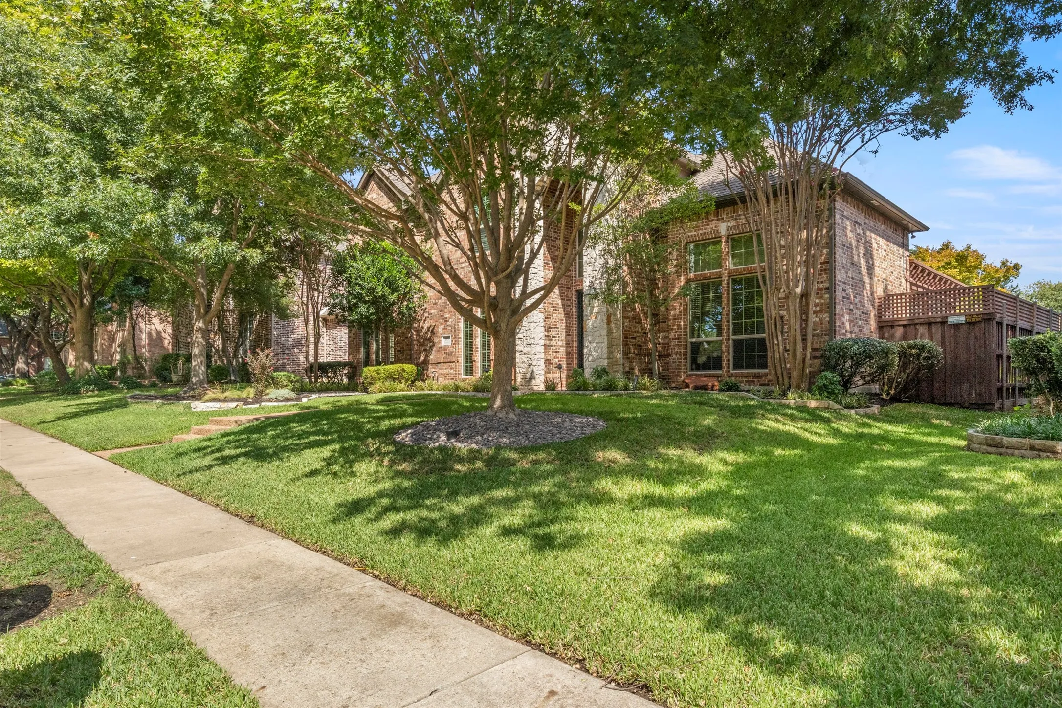 Single Family Residence For Sale in Collin County , 5812 Kingsbrook Drive, Plano, Texas 75093, 4 Bedroom, 3 Bathroom, 2 Garage spaces, 3,287 Sqft, built in 1996, mls#21300642, Real Estate Agent in Plano, Homes For Sale in Collin county, Homes For Sale in Plano, Realtor in Plano Texas, Real Estate Brokerage Independent Realty Texas, Luminita Cordes Realtor