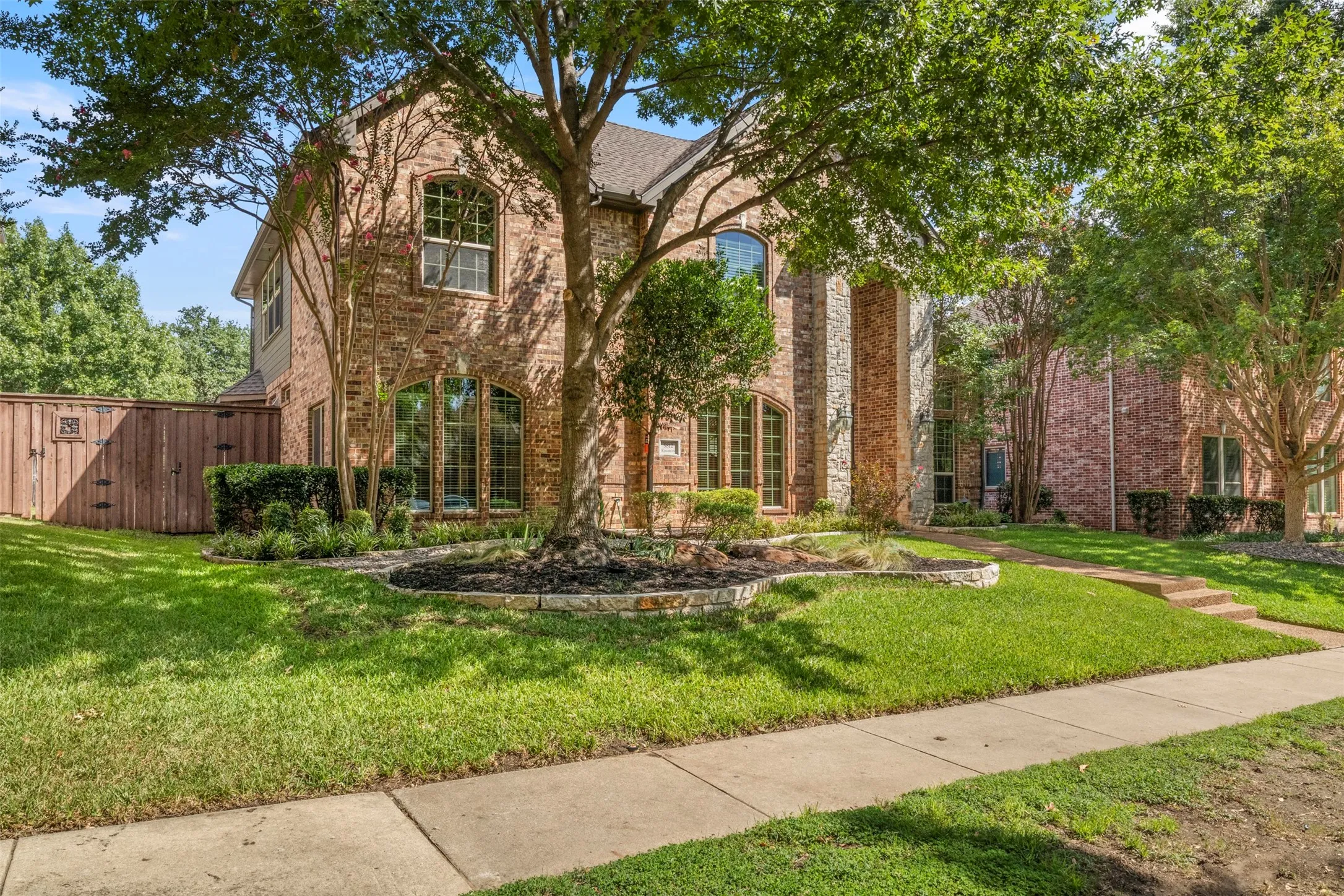 Single Family Residence For Sale in Collin County , 5812 Kingsbrook Drive, Plano, Texas 75093, 4 Bedroom, 3 Bathroom, 2 Garage spaces, 3,287 Sqft, built in 1996, mls#21300642, Real Estate Agent in Plano, Homes For Sale in Collin county, Homes For Sale in Plano, Realtor in Plano Texas, Real Estate Brokerage Independent Realty Texas, Luminita Cordes Realtor