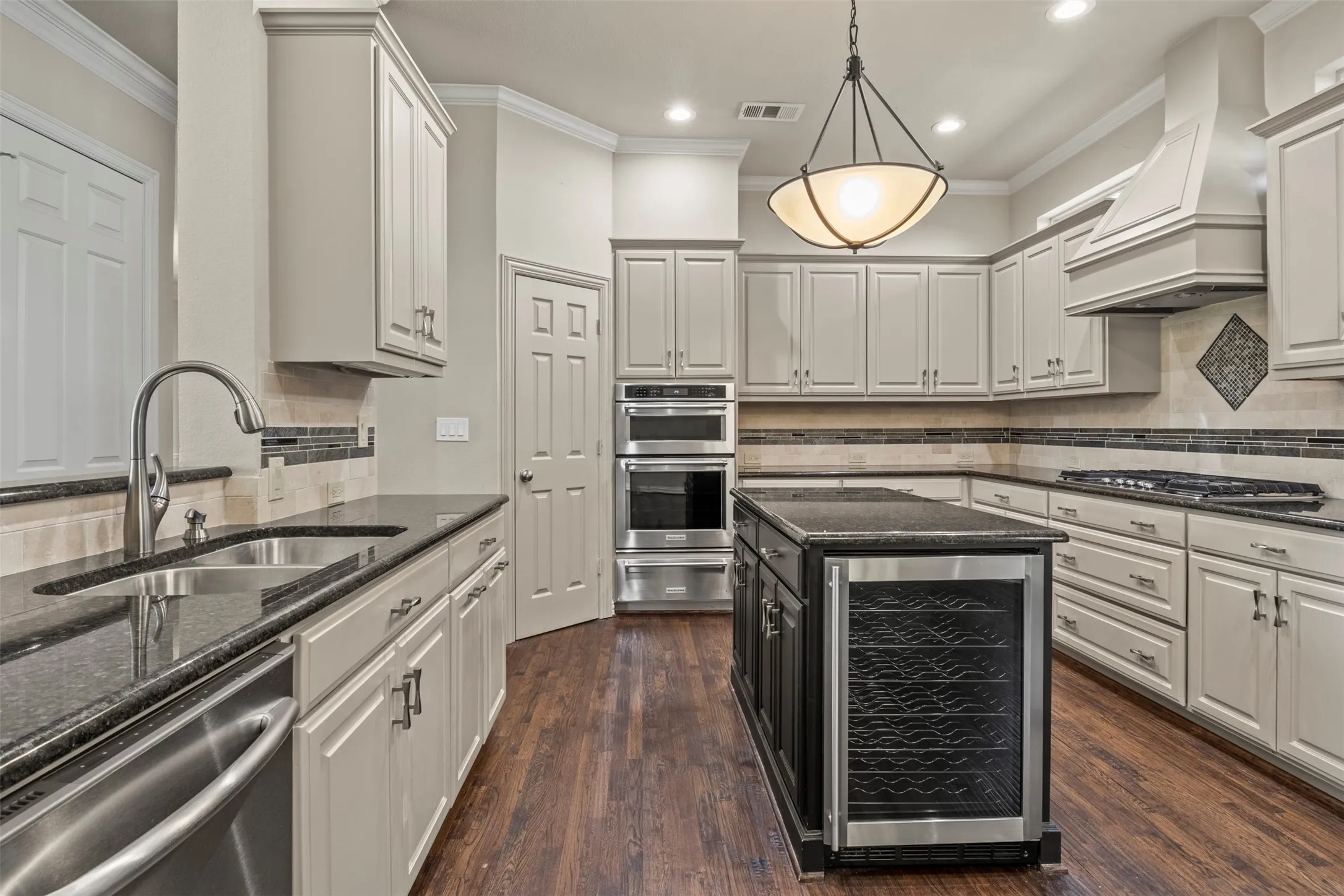 Single Family Residence For Sale in Collin County , 5812 Kingsbrook Drive, Plano, Texas 75093, 4 Bedroom, 3 Bathroom, 2 Garage spaces, 3,287 Sqft, built in 1996, mls#21300642, Real Estate Agent in Plano, Homes For Sale in Collin county, Homes For Sale in Plano, Realtor in Plano Texas, Real Estate Brokerage Independent Realty Texas, Luminita Cordes Realtor
