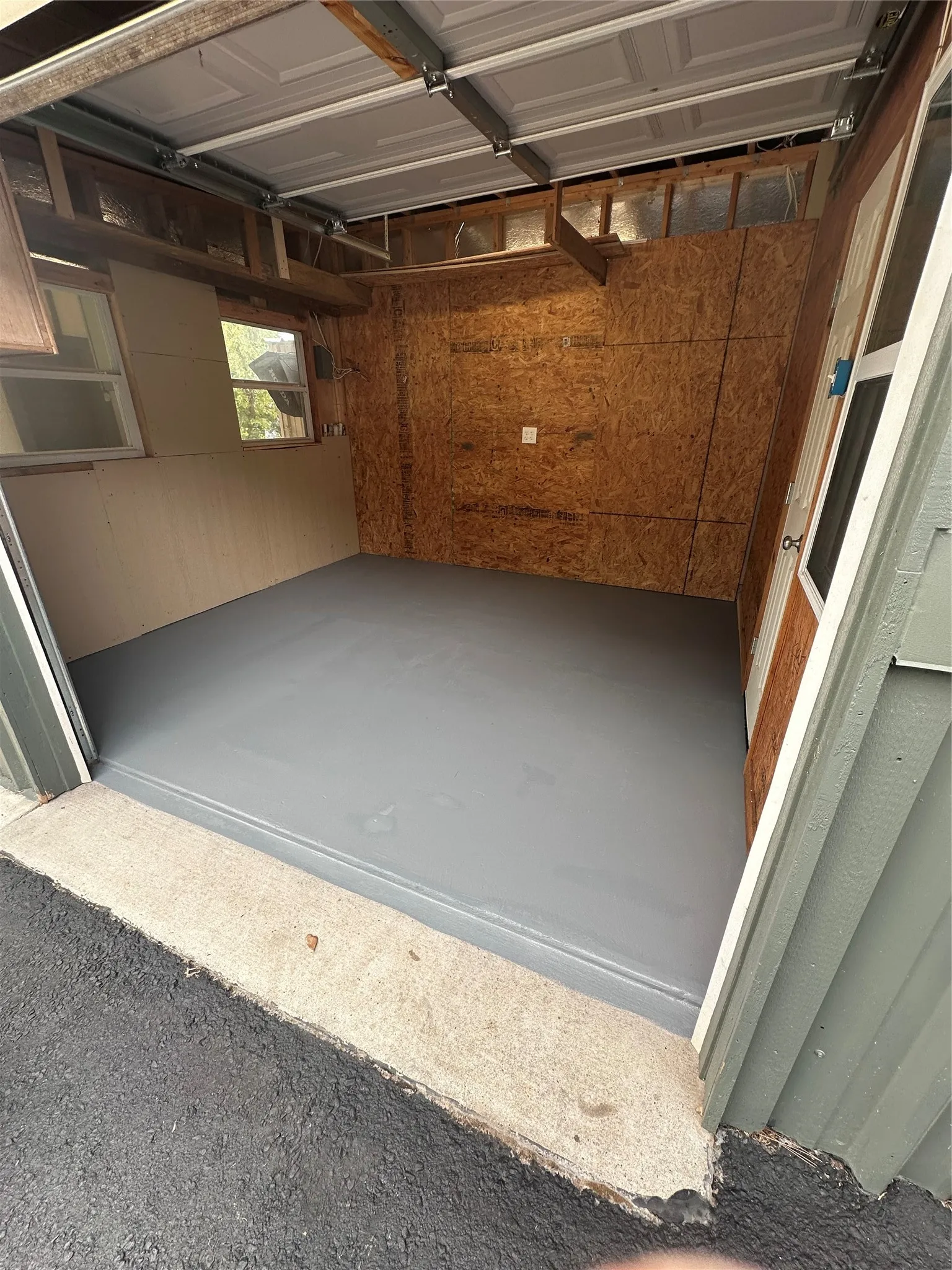 Single Family Residence For Sale in Wood County , 1776 County Road 2270, Mineola, Texas 75773, 3 Bedroom, 2 Bathroom, 2 Garage spaces, 1,596 Sqft, built in 1970, mls#21373008, Real Estate Agent in Mineola, Homes For Sale in Wood county, Homes For Sale in Mineola, Realtor in Mineola Texas, Real Estate Brokerage Independent Realty Texas, Luminita Cordes Realtor