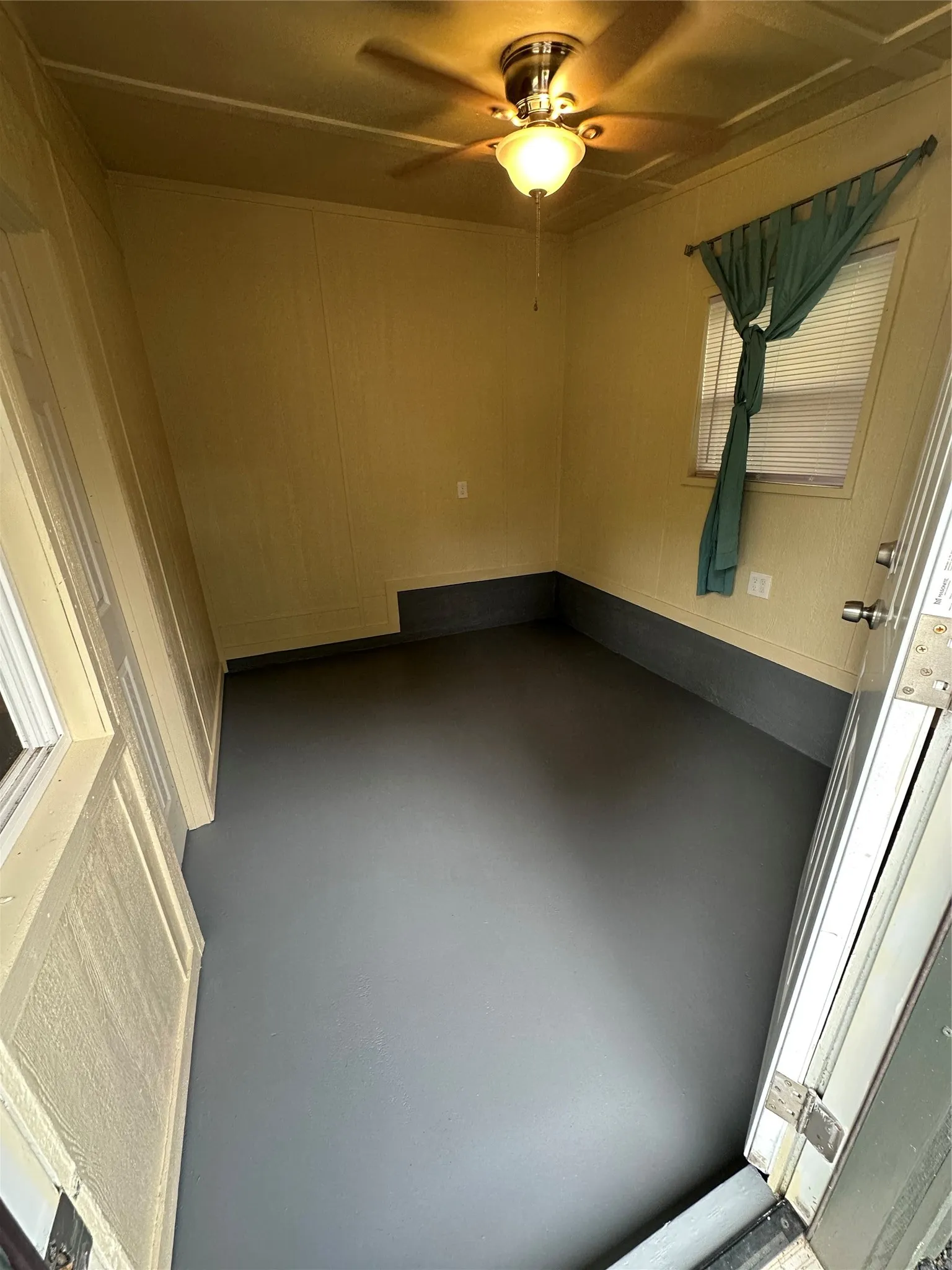 Single Family Residence For Sale in Wood County , 1776 County Road 2270, Mineola, Texas 75773, 3 Bedroom, 2 Bathroom, 2 Garage spaces, 1,596 Sqft, built in 1970, mls#21373008, Real Estate Agent in Mineola, Homes For Sale in Wood county, Homes For Sale in Mineola, Realtor in Mineola Texas, Real Estate Brokerage Independent Realty Texas, Luminita Cordes Realtor