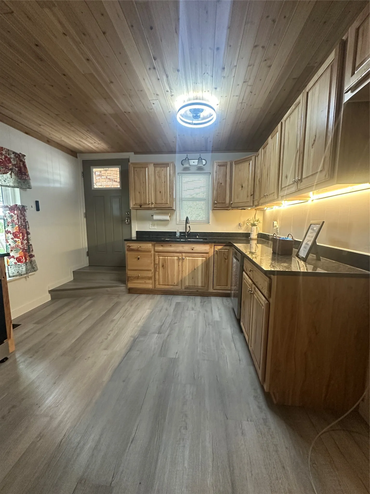 Single Family Residence For Sale in Wood County , 1776 County Road 2270, Mineola, Texas 75773, 3 Bedroom, 2 Bathroom, 2 Garage spaces, 1,596 Sqft, built in 1970, mls#21373008, Real Estate Agent in Mineola, Homes For Sale in Wood county, Homes For Sale in Mineola, Realtor in Mineola Texas, Real Estate Brokerage Independent Realty Texas, Luminita Cordes Realtor
