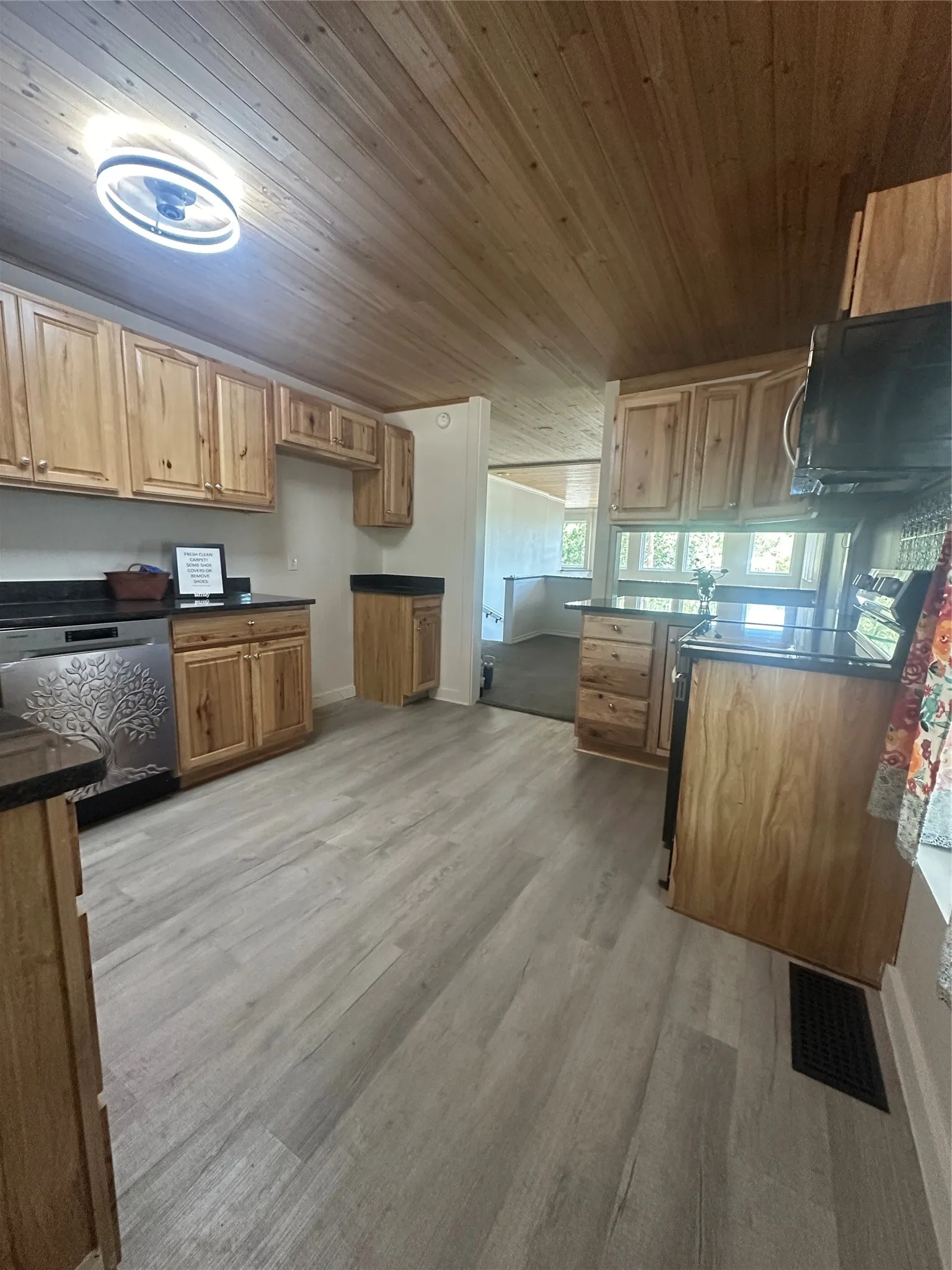 Single Family Residence For Sale in Wood County , 1776 County Road 2270, Mineola, Texas 75773, 3 Bedroom, 2 Bathroom, 2 Garage spaces, 1,596 Sqft, built in 1970, mls#21373008, Real Estate Agent in Mineola, Homes For Sale in Wood county, Homes For Sale in Mineola, Realtor in Mineola Texas, Real Estate Brokerage Independent Realty Texas, Luminita Cordes Realtor