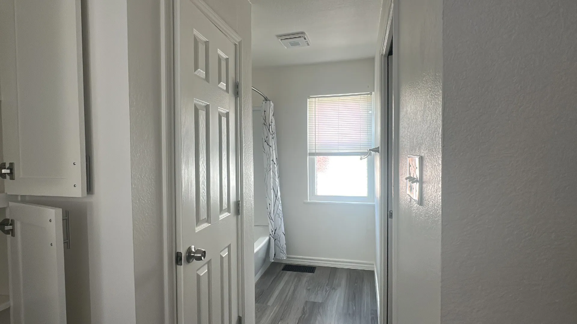 Single Family Residence For Sale in Wood County , 1776 County Road 2270, Mineola, Texas 75773, 3 Bedroom, 2 Bathroom, 2 Garage spaces, 1,596 Sqft, built in 1970, mls#21373008, Real Estate Agent in Mineola, Homes For Sale in Wood county, Homes For Sale in Mineola, Realtor in Mineola Texas, Real Estate Brokerage Independent Realty Texas, Luminita Cordes Realtor