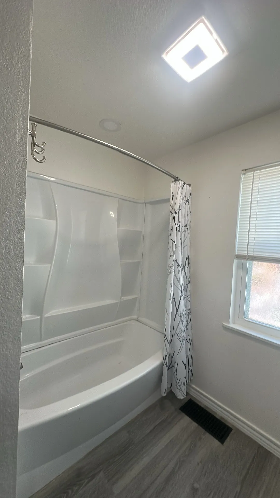 Single Family Residence For Sale in Wood County , 1776 County Road 2270, Mineola, Texas 75773, 3 Bedroom, 2 Bathroom, 2 Garage spaces, 1,596 Sqft, built in 1970, mls#21373008, Real Estate Agent in Mineola, Homes For Sale in Wood county, Homes For Sale in Mineola, Realtor in Mineola Texas, Real Estate Brokerage Independent Realty Texas, Luminita Cordes Realtor
