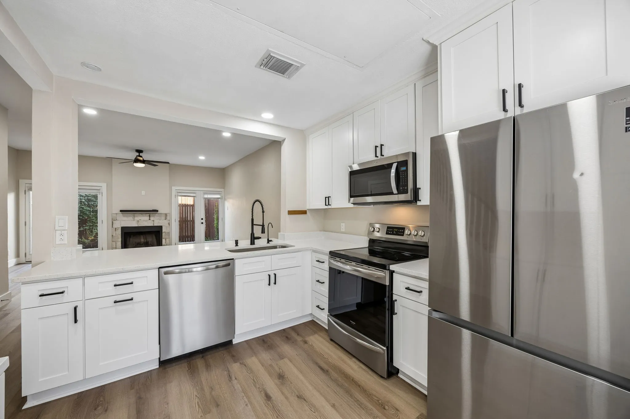 Condominium For Rent in Dallas County , 3904 Rawlins Street 116, Dallas, Texas 75219, 2 Bedroom, 3 Bathroom, Garage spaces, 1,101 Sqft, built in 1981, mls#21373683, Real Estate Agent in Dallas, Homes For Rent in Dallas county, Homes For Rent in Dallas, Realtor in Dallas Texas, Real Estate Brokerage Independent Realty Texas, Luminita Cordes Realtor