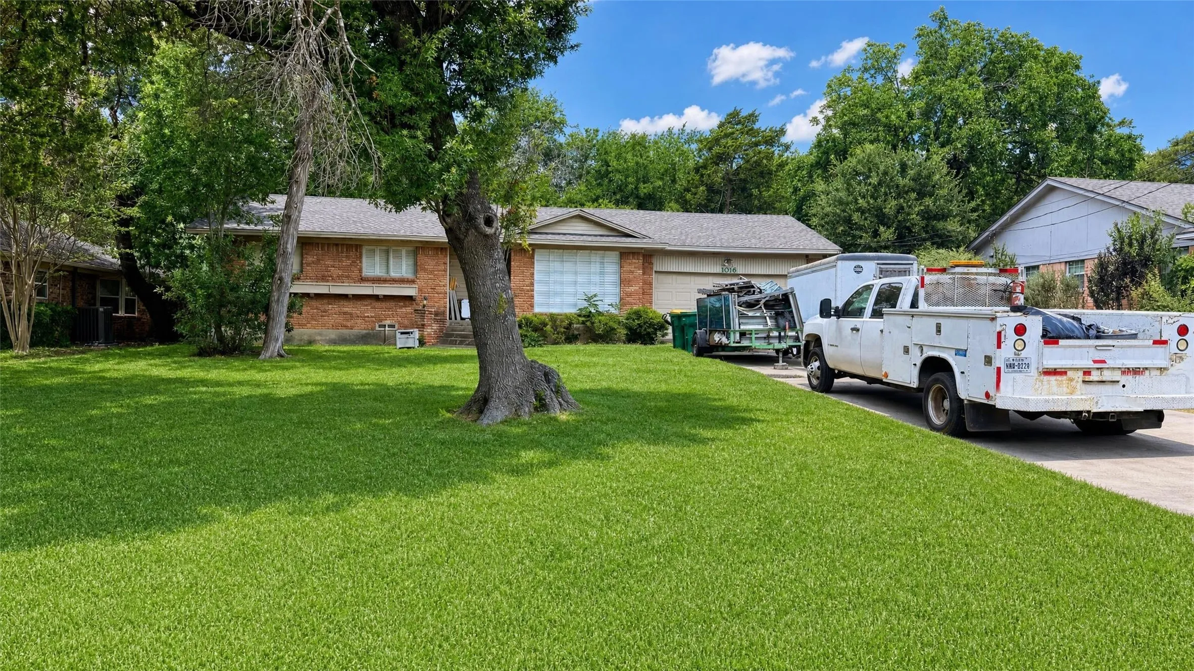 Single Family Residence For Sale in Dallas County , 1016 Tower Drive, Cedar Hill, Texas 75104, 3 Bedroom, 2 Bathroom, 2 Garage spaces, 1,482 Sqft, built in 1963, mls#21371340, Real Estate Agent in Cedar Hill, Homes For Sale in Dallas county, Homes For Sale in Cedar Hill, Realtor in Cedar Hill Texas, Real Estate Brokerage Independent Realty Texas, Luminita Cordes Realtor