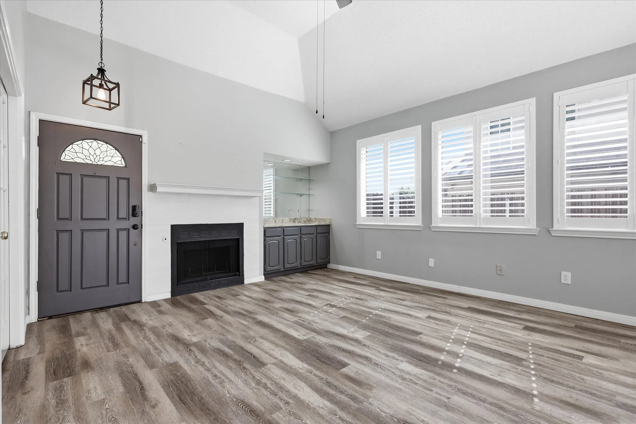 Single Family Residence For Sale in Denton County , 4311 Harvest Hill Road, Carrollton, Texas 75010, 3 Bedroom, 2 Bathroom, 2 Garage spaces, 1,331 Sqft, built in 1985, mls#21372467, Real Estate Agent in Carrollton, Homes For Sale in Denton county, Homes For Sale in Carrollton, Realtor in Carrollton Texas, Real Estate Brokerage Independent Realty Texas, Luminita Cordes Realtor