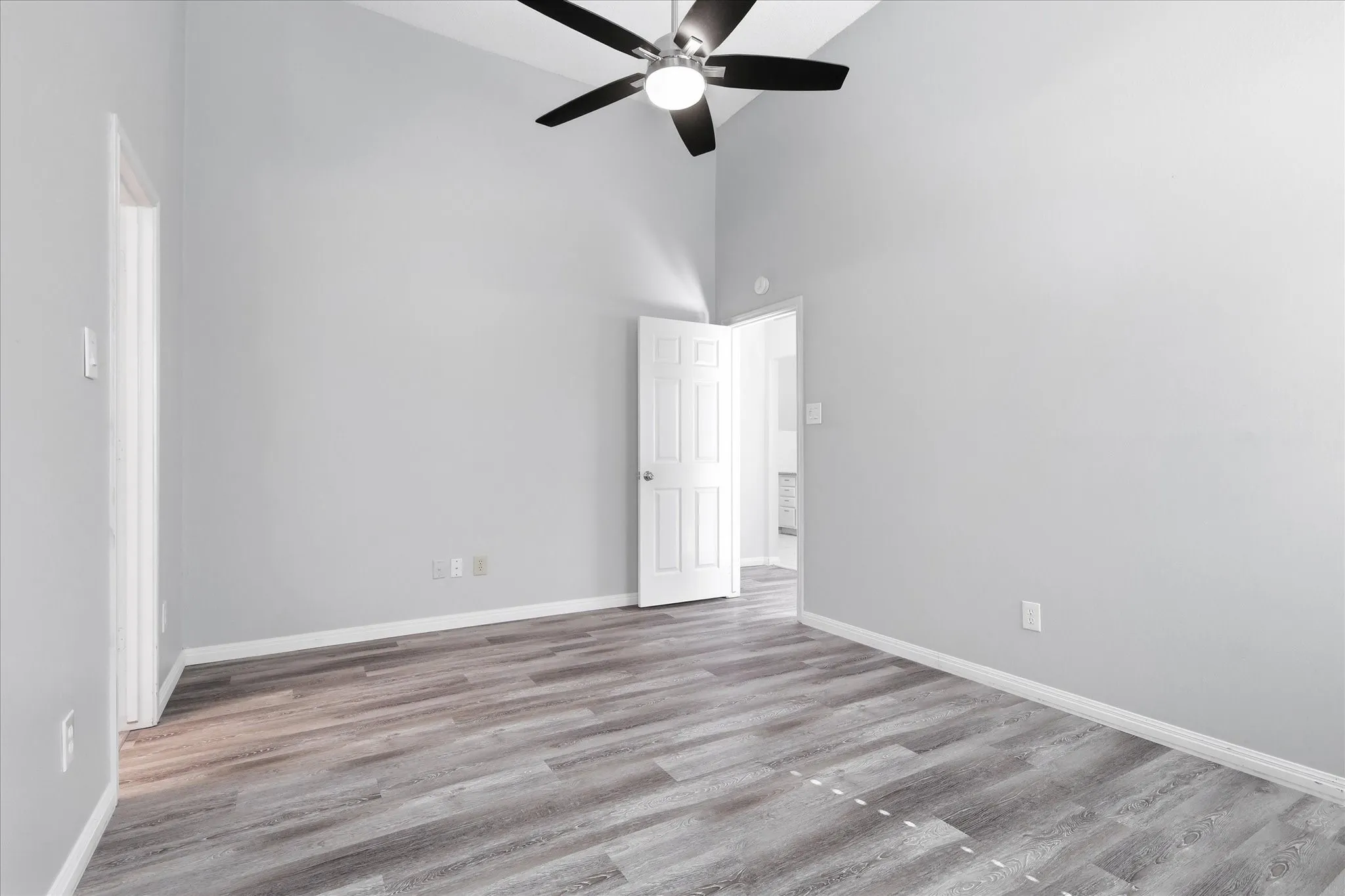 Single Family Residence For Sale in Denton County , 4311 Harvest Hill Road, Carrollton, Texas 75010, 3 Bedroom, 2 Bathroom, 2 Garage spaces, 1,331 Sqft, built in 1985, mls#21372467, Real Estate Agent in Carrollton, Homes For Sale in Denton county, Homes For Sale in Carrollton, Realtor in Carrollton Texas, Real Estate Brokerage Independent Realty Texas, Luminita Cordes Realtor