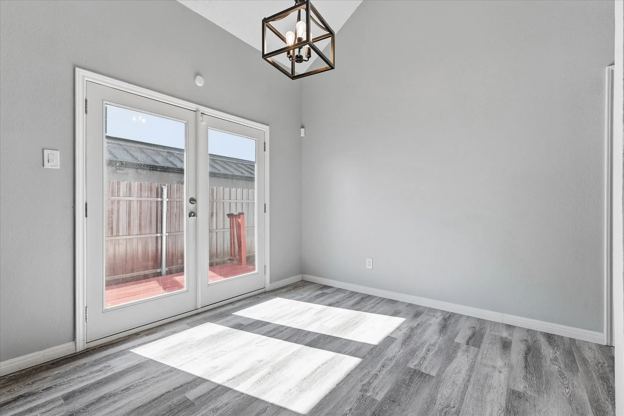Single Family Residence For Sale in Denton County , 4311 Harvest Hill Road, Carrollton, Texas 75010, 3 Bedroom, 2 Bathroom, 2 Garage spaces, 1,331 Sqft, built in 1985, mls#21372467, Real Estate Agent in Carrollton, Homes For Sale in Denton county, Homes For Sale in Carrollton, Realtor in Carrollton Texas, Real Estate Brokerage Independent Realty Texas, Luminita Cordes Realtor