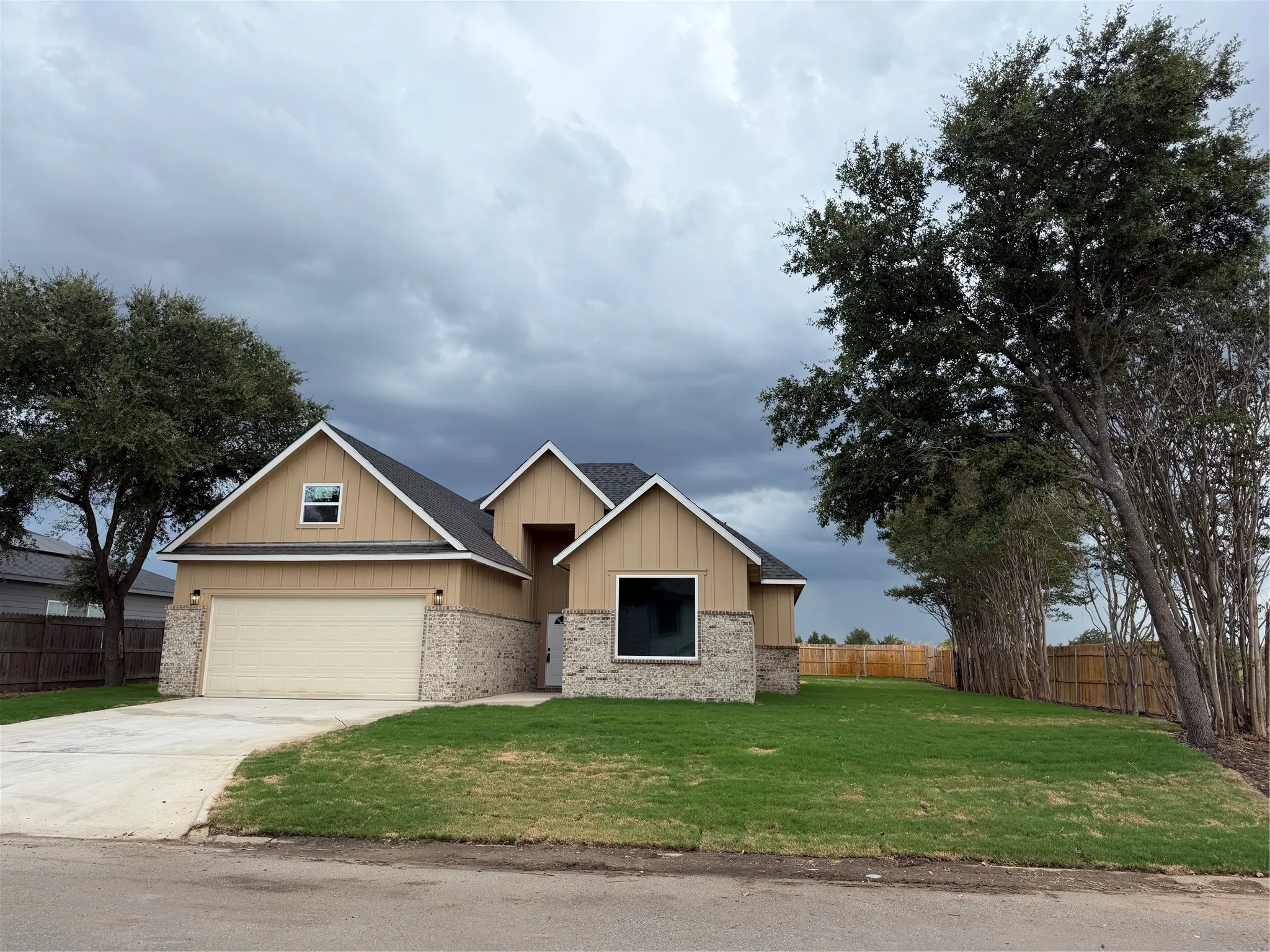 Single Family Residence For Sale in Navarro County , 3247 Hillsdale Drive, Corsicana, Texas 75110, 3 Bedroom, 2 Bathroom, 2 Garage spaces, 1,746 Sqft, built in 2026, mls#21373691, Real Estate Agent in Corsicana, Homes For Sale in Navarro county, Homes For Sale in Corsicana, Realtor in Corsicana Texas, Real Estate Brokerage Independent Realty Texas, Luminita Cordes Realtor