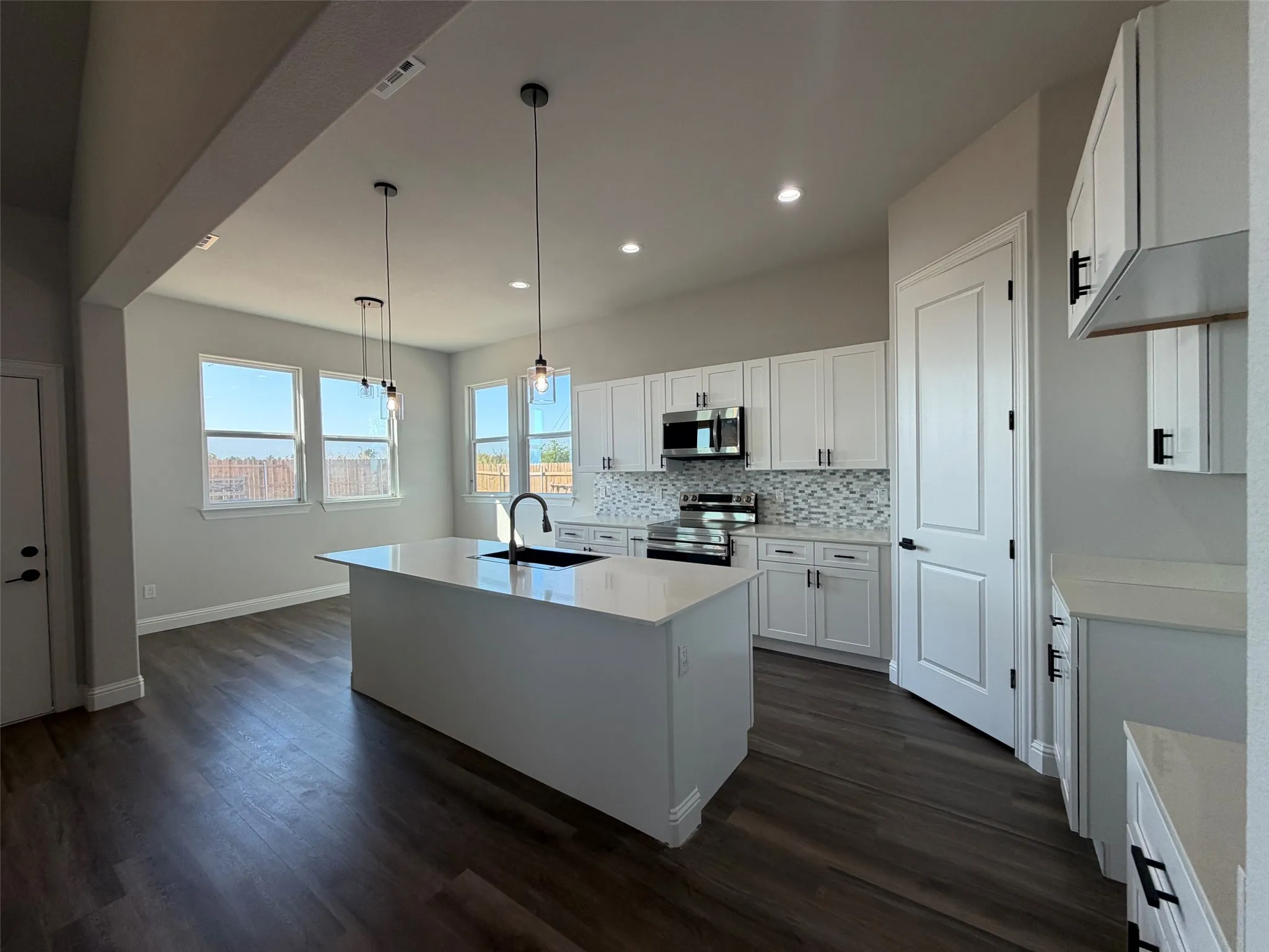 Single Family Residence For Sale in Navarro County , 3247 Hillsdale Drive, Corsicana, Texas 75110, 3 Bedroom, 2 Bathroom, 2 Garage spaces, 1,746 Sqft, built in 2026, mls#21373691, Real Estate Agent in Corsicana, Homes For Sale in Navarro county, Homes For Sale in Corsicana, Realtor in Corsicana Texas, Real Estate Brokerage Independent Realty Texas, Luminita Cordes Realtor