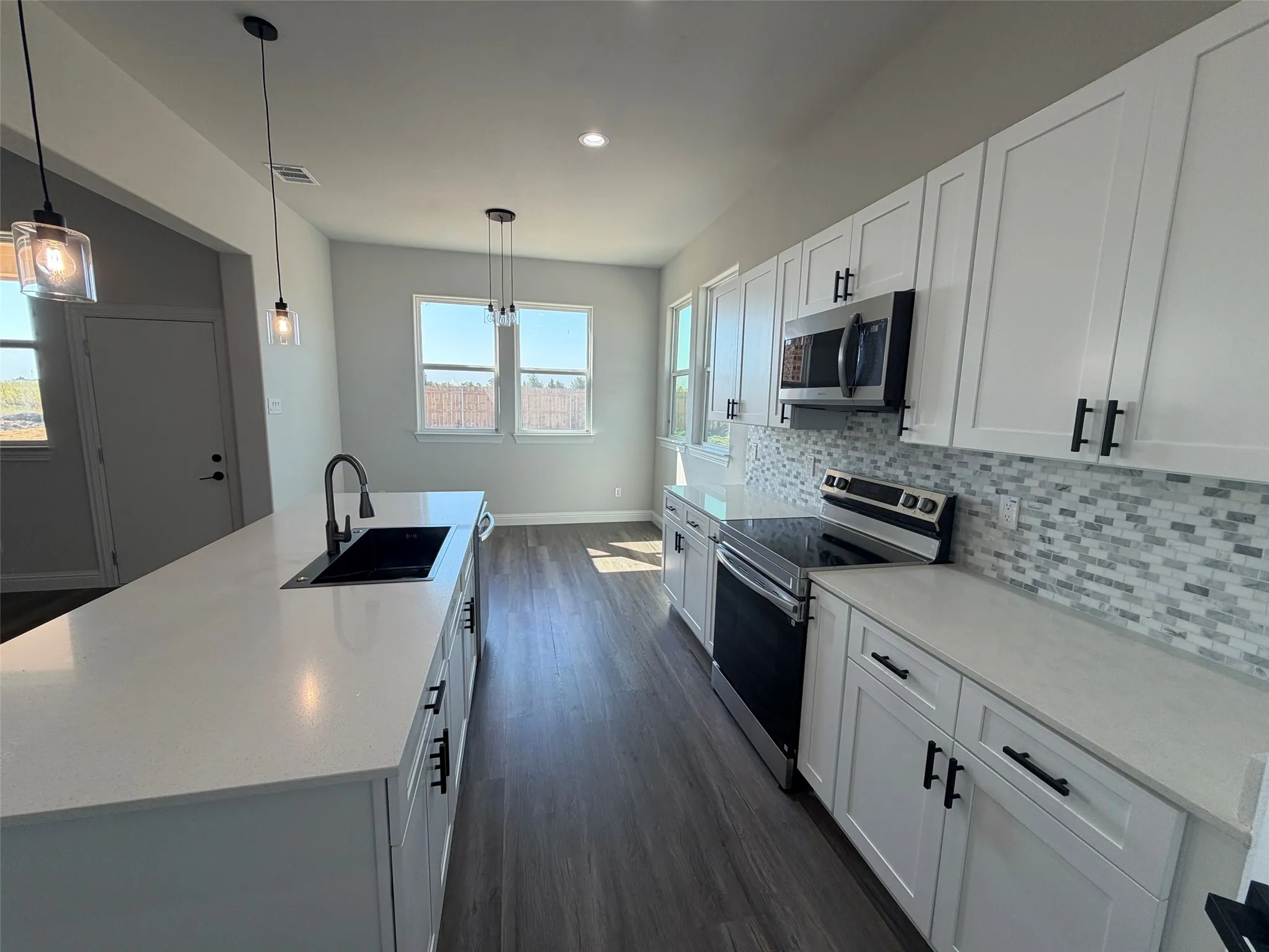 Single Family Residence For Sale in Navarro County , 3247 Hillsdale Drive, Corsicana, Texas 75110, 3 Bedroom, 2 Bathroom, 2 Garage spaces, 1,746 Sqft, built in 2026, mls#21373691, Real Estate Agent in Corsicana, Homes For Sale in Navarro county, Homes For Sale in Corsicana, Realtor in Corsicana Texas, Real Estate Brokerage Independent Realty Texas, Luminita Cordes Realtor