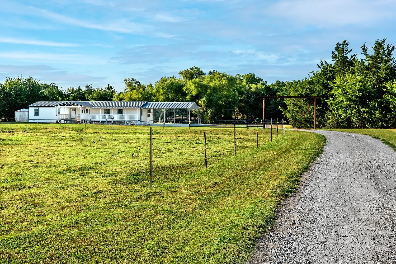 Manufactured Home For Sale in Grayson County , 2004 Flowing Wells Road, Pottsboro, Texas 75076, 4 Bedroom, 3 Bathroom, Garage spaces, 2,128 Sqft, built in 2001, mls#21372075, Real Estate Agent in Pottsboro, Homes For Sale in Grayson county, Homes For Sale in Pottsboro, Realtor in Pottsboro Texas, Real Estate Brokerage Independent Realty Texas, Luminita Cordes Realtor