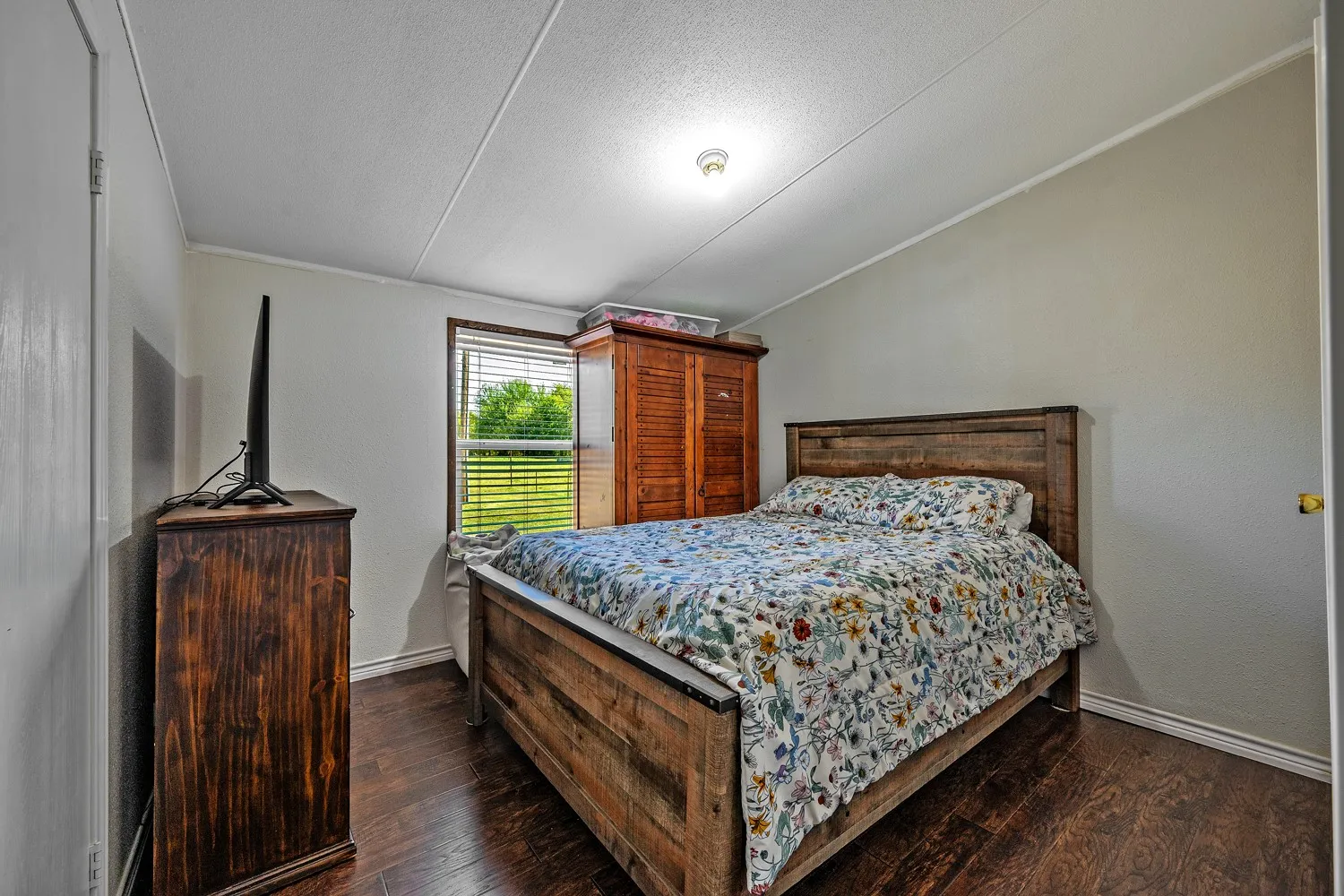 Manufactured Home For Sale in Grayson County , 2004 Flowing Wells Road, Pottsboro, Texas 75076, 4 Bedroom, 3 Bathroom, Garage spaces, 2,128 Sqft, built in 2001, mls#21372075, Real Estate Agent in Pottsboro, Homes For Sale in Grayson county, Homes For Sale in Pottsboro, Realtor in Pottsboro Texas, Real Estate Brokerage Independent Realty Texas, Luminita Cordes Realtor