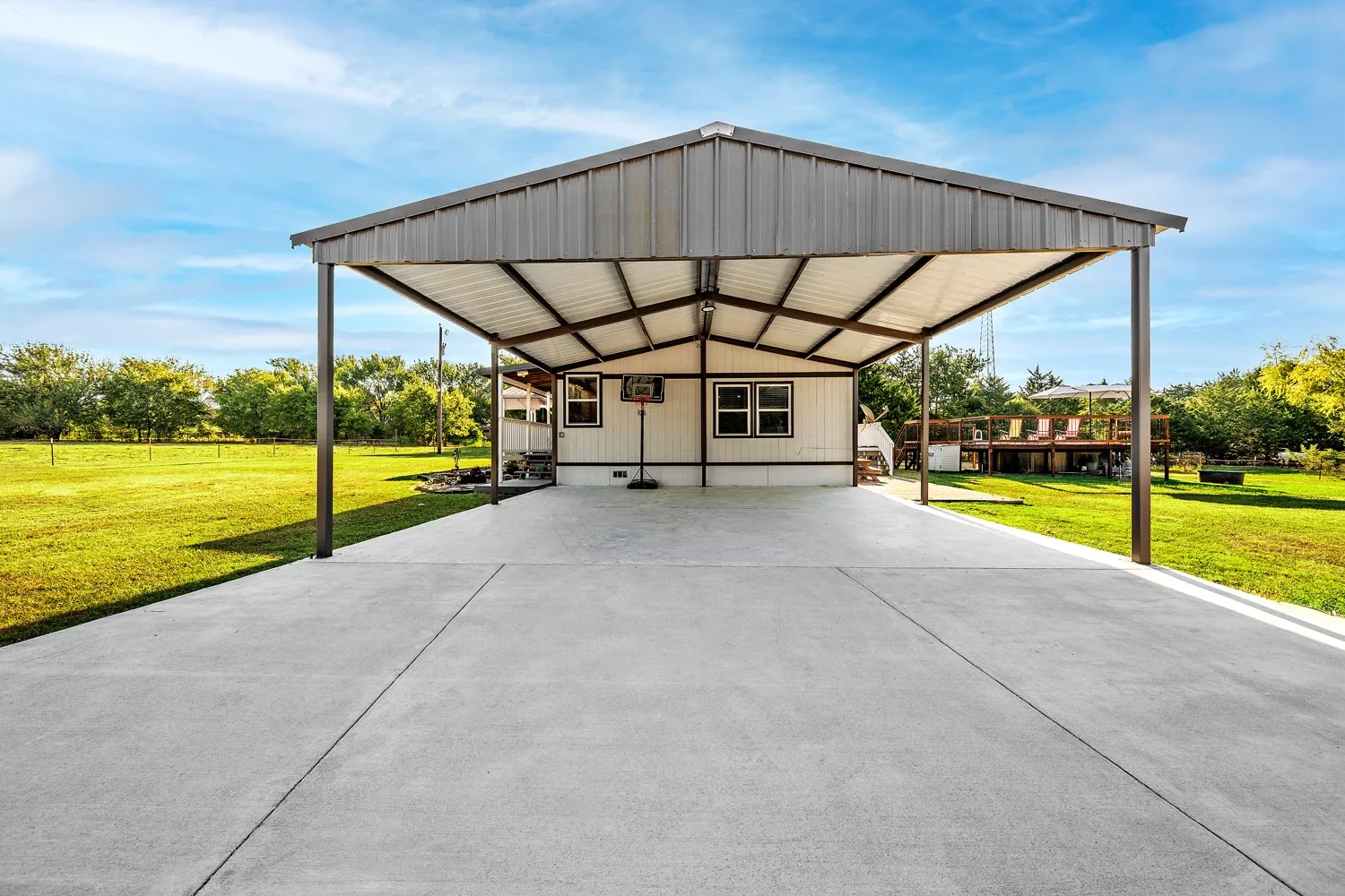 Manufactured Home For Sale in Grayson County , 2004 Flowing Wells Road, Pottsboro, Texas 75076, 4 Bedroom, 3 Bathroom, Garage spaces, 2,128 Sqft, built in 2001, mls#21372075, Real Estate Agent in Pottsboro, Homes For Sale in Grayson county, Homes For Sale in Pottsboro, Realtor in Pottsboro Texas, Real Estate Brokerage Independent Realty Texas, Luminita Cordes Realtor