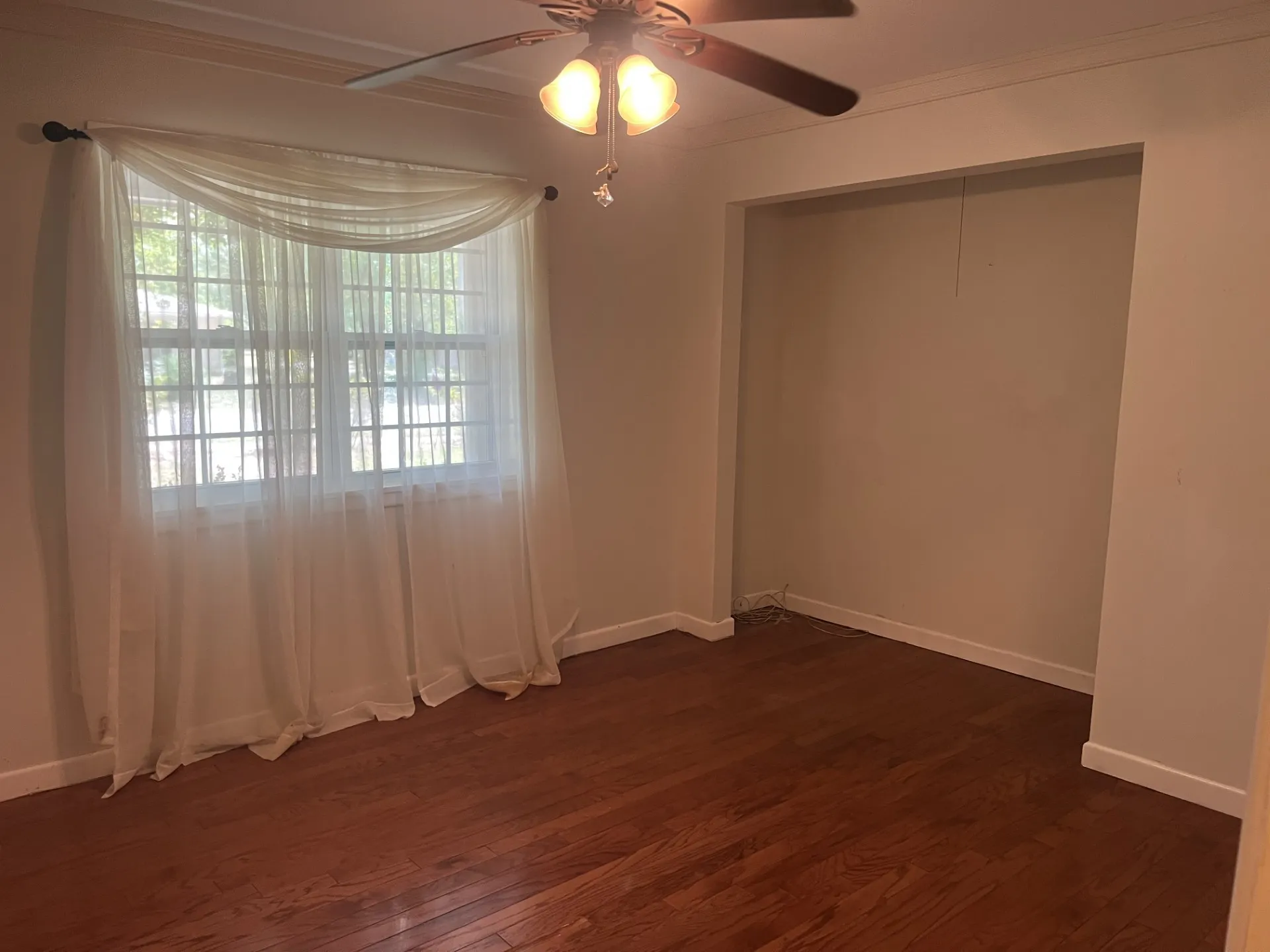 Single Family Residence For Sale in Red River (TX) County , 705 4th, Clarksville, Texas 75426, 4 Bedroom, 3 Bathroom, 3 Garage spaces, 2,959 Sqft, built in 1964, mls#21373644, Real Estate Agent in Clarksville, Homes For Sale in Red River (TX) county, Homes For Sale in Clarksville, Realtor in Clarksville Texas, Real Estate Brokerage Independent Realty Texas, Luminita Cordes Realtor