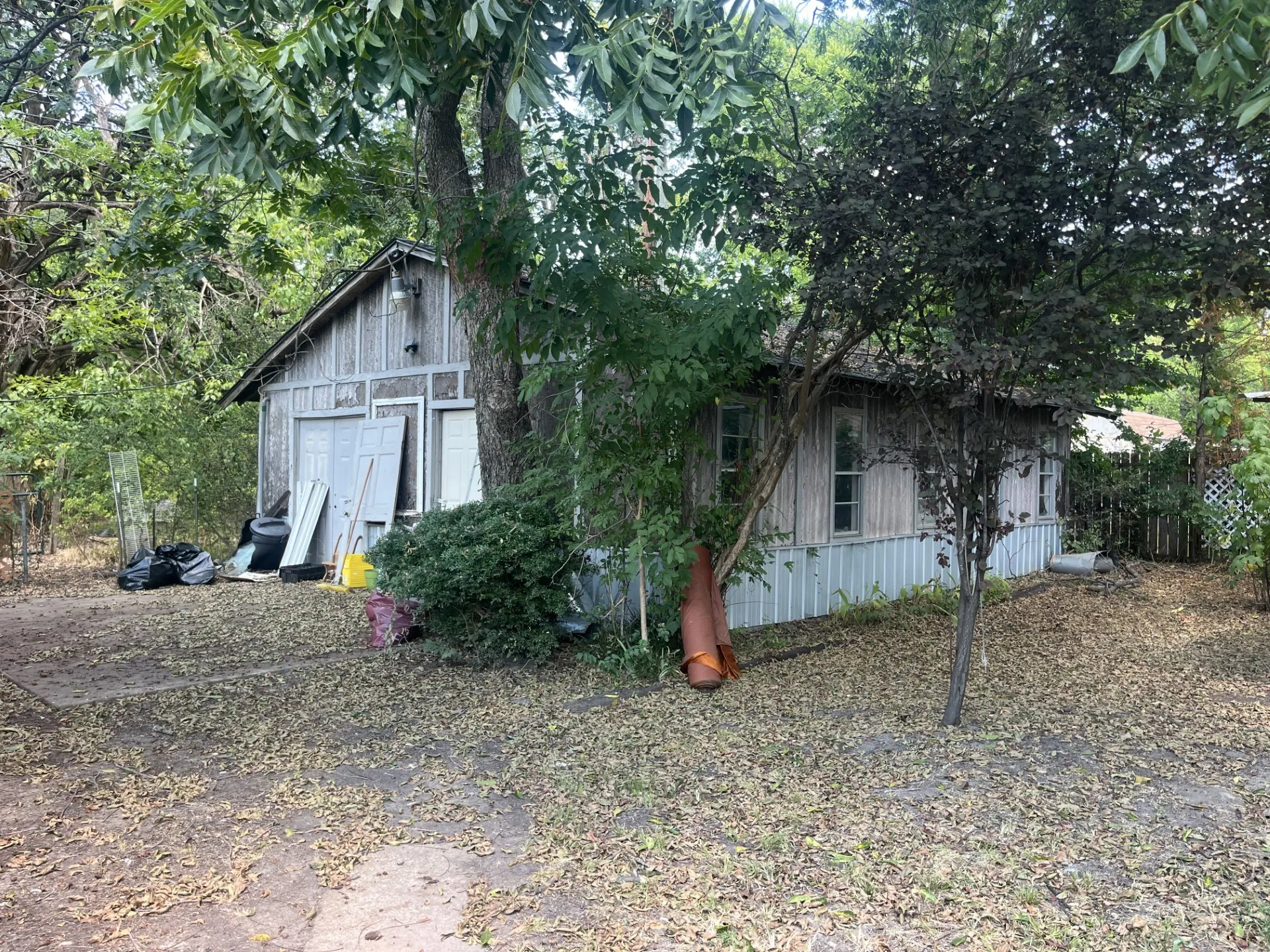 Single Family Residence For Sale in Red River (TX) County , 705 4th, Clarksville, Texas 75426, 4 Bedroom, 3 Bathroom, 3 Garage spaces, 2,959 Sqft, built in 1964, mls#21373644, Real Estate Agent in Clarksville, Homes For Sale in Red River (TX) county, Homes For Sale in Clarksville, Realtor in Clarksville Texas, Real Estate Brokerage Independent Realty Texas, Luminita Cordes Realtor