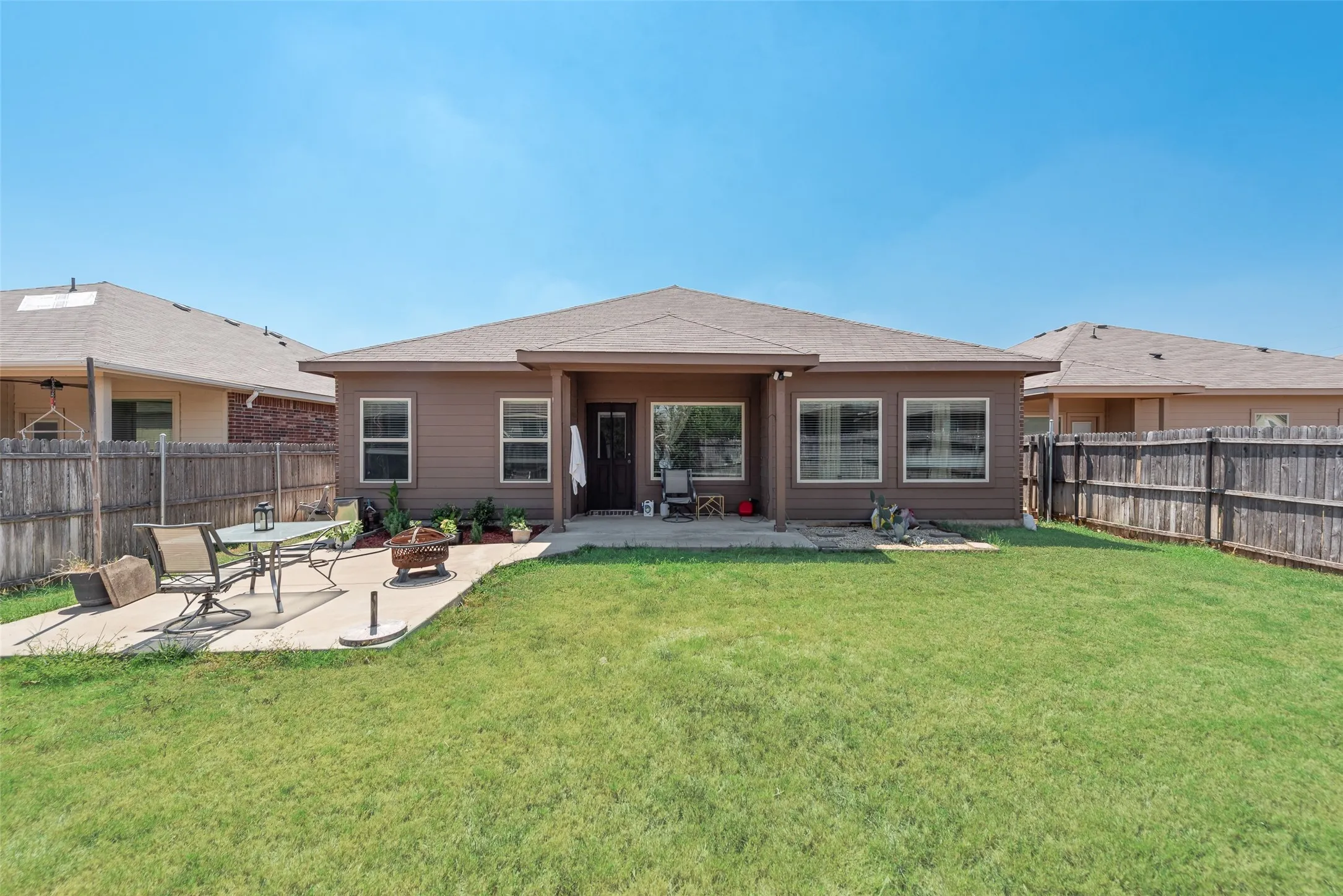 Single Family Residence For Sale in Tarrant County , 1045 Doe Meadow Drive, Fort Worth, Texas 76028, 3 Bedroom, 2 Bathroom, 2 Garage spaces, 1,802 Sqft, built in 2015, mls#21373532, Real Estate Agent in Fort Worth, Homes For Sale in Tarrant county, Homes For Sale in Fort Worth, Realtor in Fort Worth Texas, Real Estate Brokerage Independent Realty Texas, Luminita Cordes Realtor