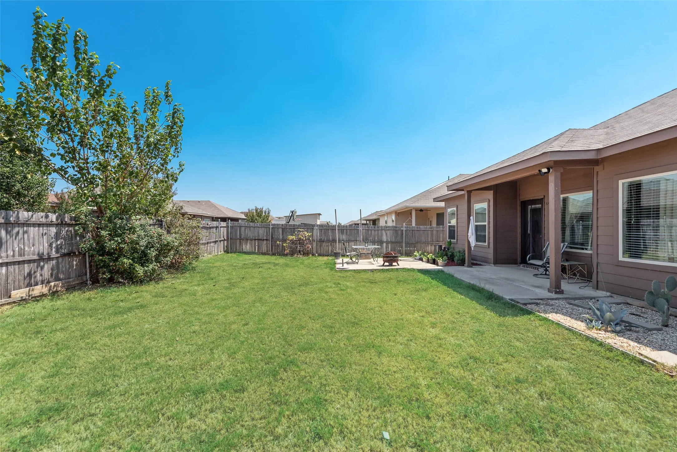 Single Family Residence For Sale in Tarrant County , 1045 Doe Meadow Drive, Fort Worth, Texas 76028, 3 Bedroom, 2 Bathroom, 2 Garage spaces, 1,802 Sqft, built in 2015, mls#21373532, Real Estate Agent in Fort Worth, Homes For Sale in Tarrant county, Homes For Sale in Fort Worth, Realtor in Fort Worth Texas, Real Estate Brokerage Independent Realty Texas, Luminita Cordes Realtor