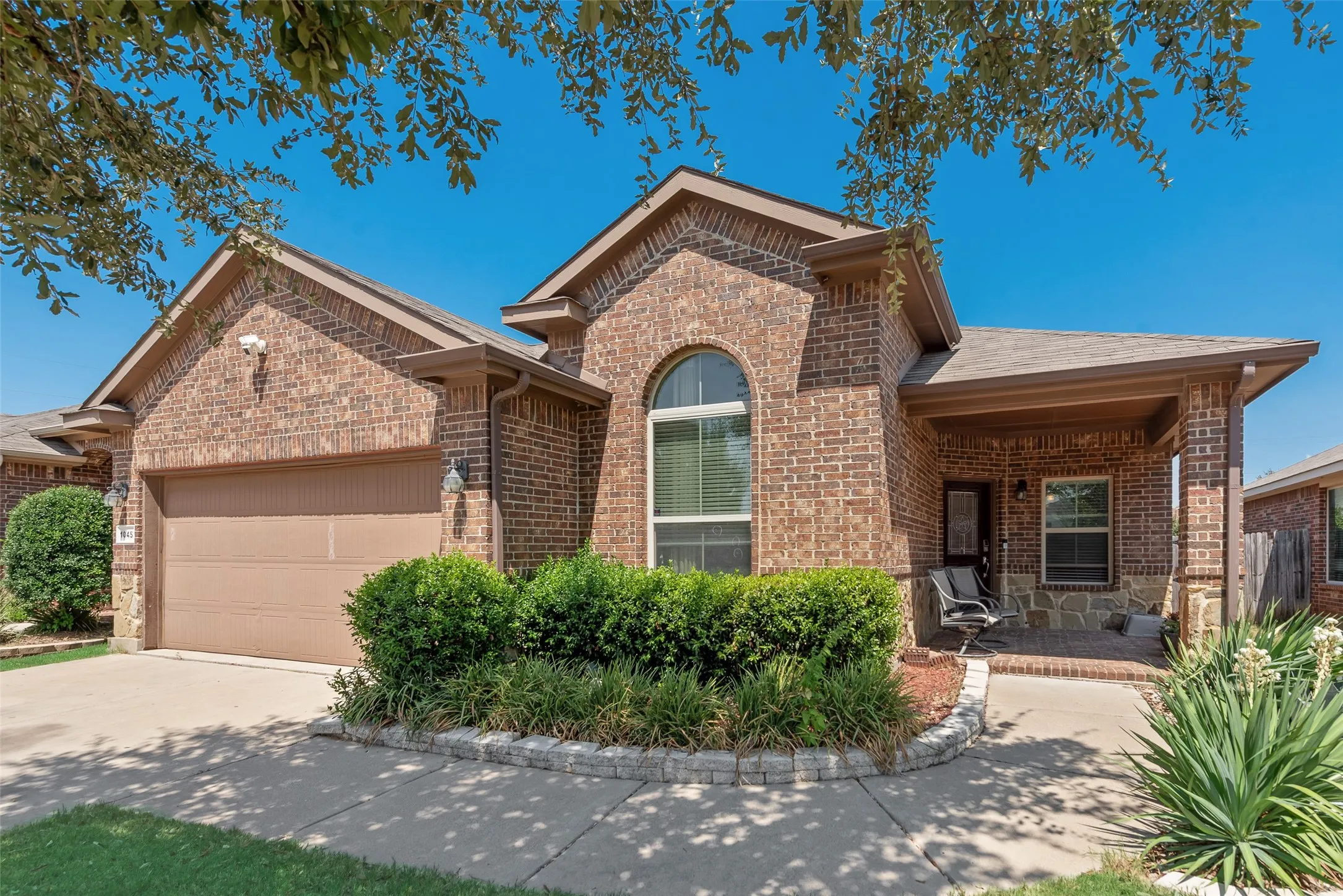 Single Family Residence For Sale in Tarrant County , 1045 Doe Meadow Drive, Fort Worth, Texas 76028, 3 Bedroom, 2 Bathroom, 2 Garage spaces, 1,802 Sqft, built in 2015, mls#21373532, Real Estate Agent in Fort Worth, Homes For Sale in Tarrant county, Homes For Sale in Fort Worth, Realtor in Fort Worth Texas, Real Estate Brokerage Independent Realty Texas, Luminita Cordes Realtor