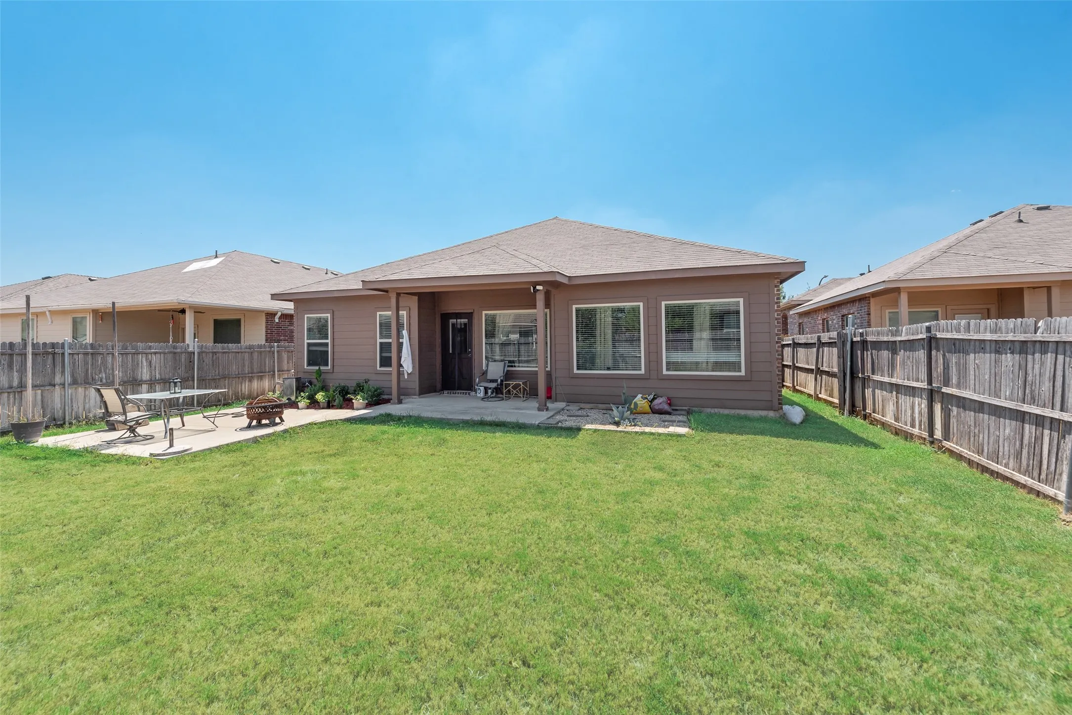 Single Family Residence For Sale in Tarrant County , 1045 Doe Meadow Drive, Fort Worth, Texas 76028, 3 Bedroom, 2 Bathroom, 2 Garage spaces, 1,802 Sqft, built in 2015, mls#21373532, Real Estate Agent in Fort Worth, Homes For Sale in Tarrant county, Homes For Sale in Fort Worth, Realtor in Fort Worth Texas, Real Estate Brokerage Independent Realty Texas, Luminita Cordes Realtor