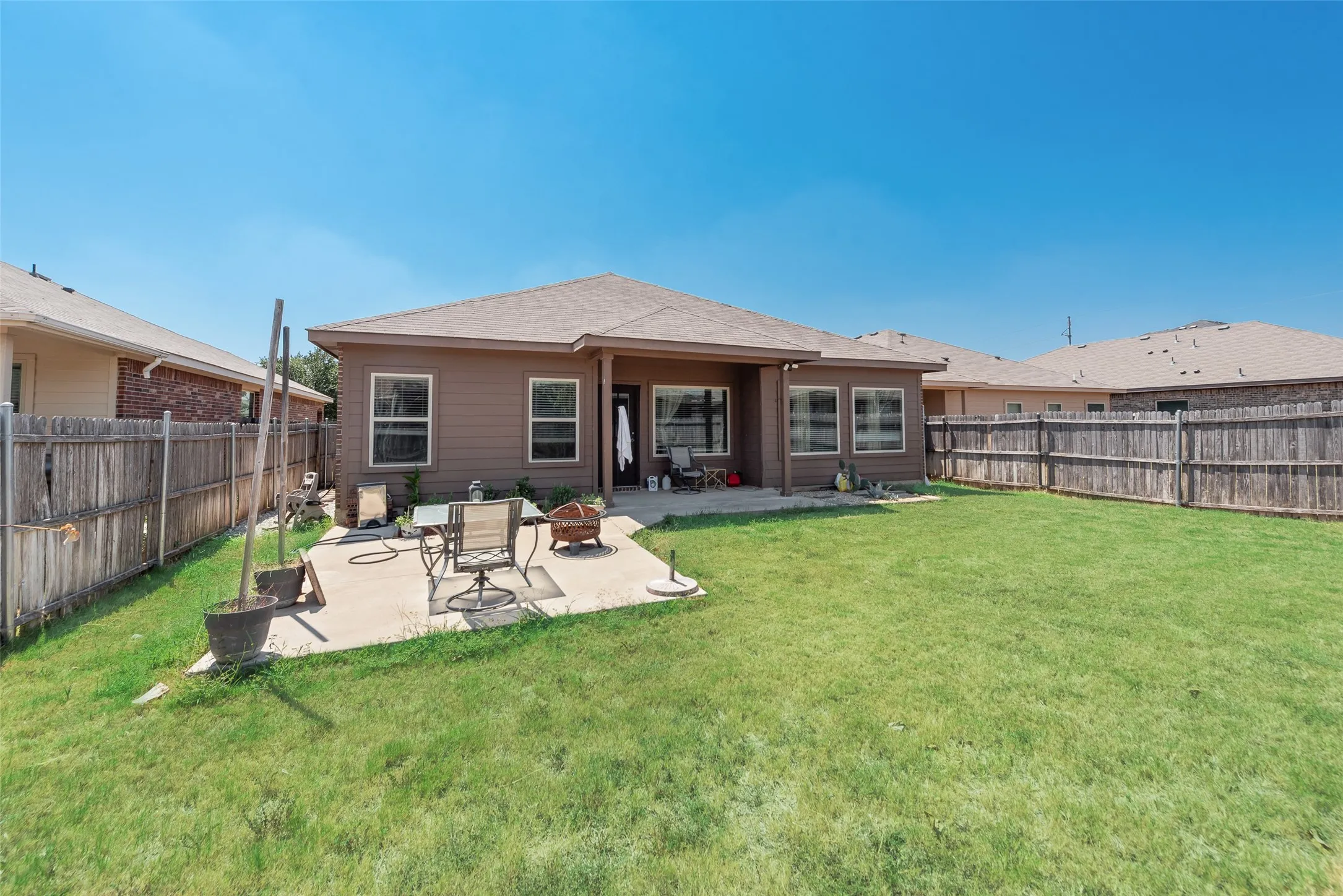 Single Family Residence For Sale in Tarrant County , 1045 Doe Meadow Drive, Fort Worth, Texas 76028, 3 Bedroom, 2 Bathroom, 2 Garage spaces, 1,802 Sqft, built in 2015, mls#21373532, Real Estate Agent in Fort Worth, Homes For Sale in Tarrant county, Homes For Sale in Fort Worth, Realtor in Fort Worth Texas, Real Estate Brokerage Independent Realty Texas, Luminita Cordes Realtor