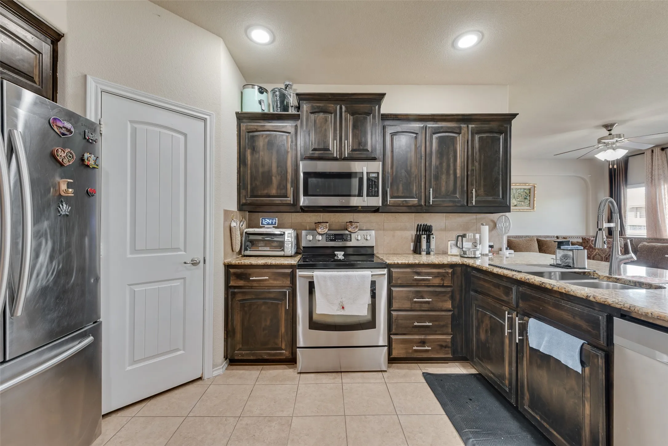 Single Family Residence For Sale in Tarrant County , 1045 Doe Meadow Drive, Fort Worth, Texas 76028, 3 Bedroom, 2 Bathroom, 2 Garage spaces, 1,802 Sqft, built in 2015, mls#21373532, Real Estate Agent in Fort Worth, Homes For Sale in Tarrant county, Homes For Sale in Fort Worth, Realtor in Fort Worth Texas, Real Estate Brokerage Independent Realty Texas, Luminita Cordes Realtor