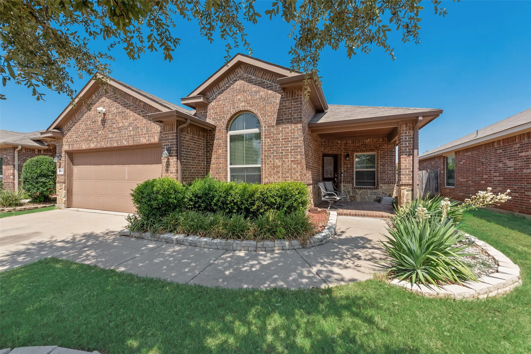 Single Family Residence For Sale in Tarrant County , 1045 Doe Meadow Drive, Fort Worth, Texas 76028, 3 Bedroom, 2 Bathroom, 2 Garage spaces, 1,802 Sqft, built in 2015, mls#21373532, Real Estate Agent in Fort Worth, Homes For Sale in Tarrant county, Homes For Sale in Fort Worth, Realtor in Fort Worth Texas, Real Estate Brokerage Independent Realty Texas, Luminita Cordes Realtor