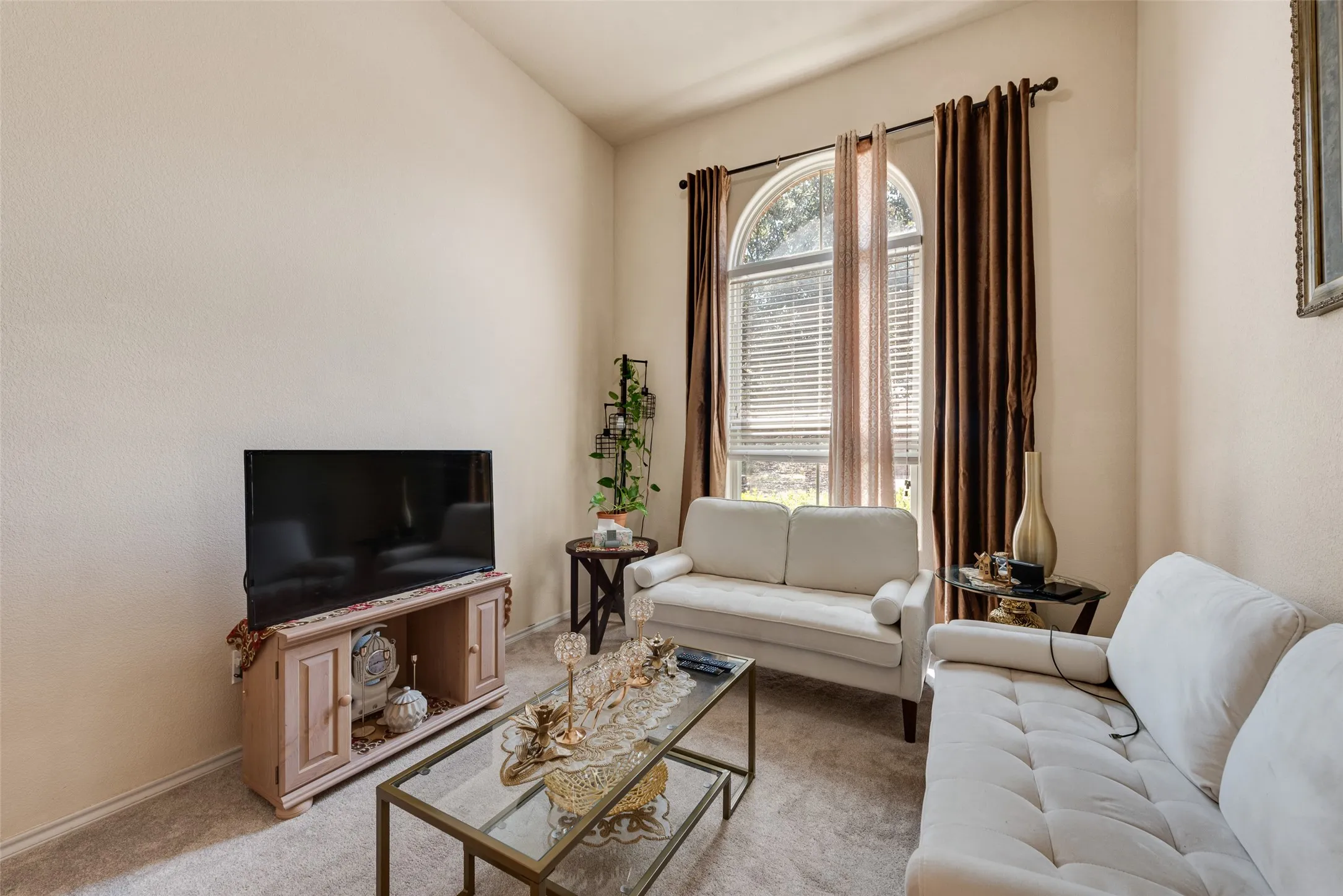 Single Family Residence For Sale in Tarrant County , 1045 Doe Meadow Drive, Fort Worth, Texas 76028, 3 Bedroom, 2 Bathroom, 2 Garage spaces, 1,802 Sqft, built in 2015, mls#21373532, Real Estate Agent in Fort Worth, Homes For Sale in Tarrant county, Homes For Sale in Fort Worth, Realtor in Fort Worth Texas, Real Estate Brokerage Independent Realty Texas, Luminita Cordes Realtor