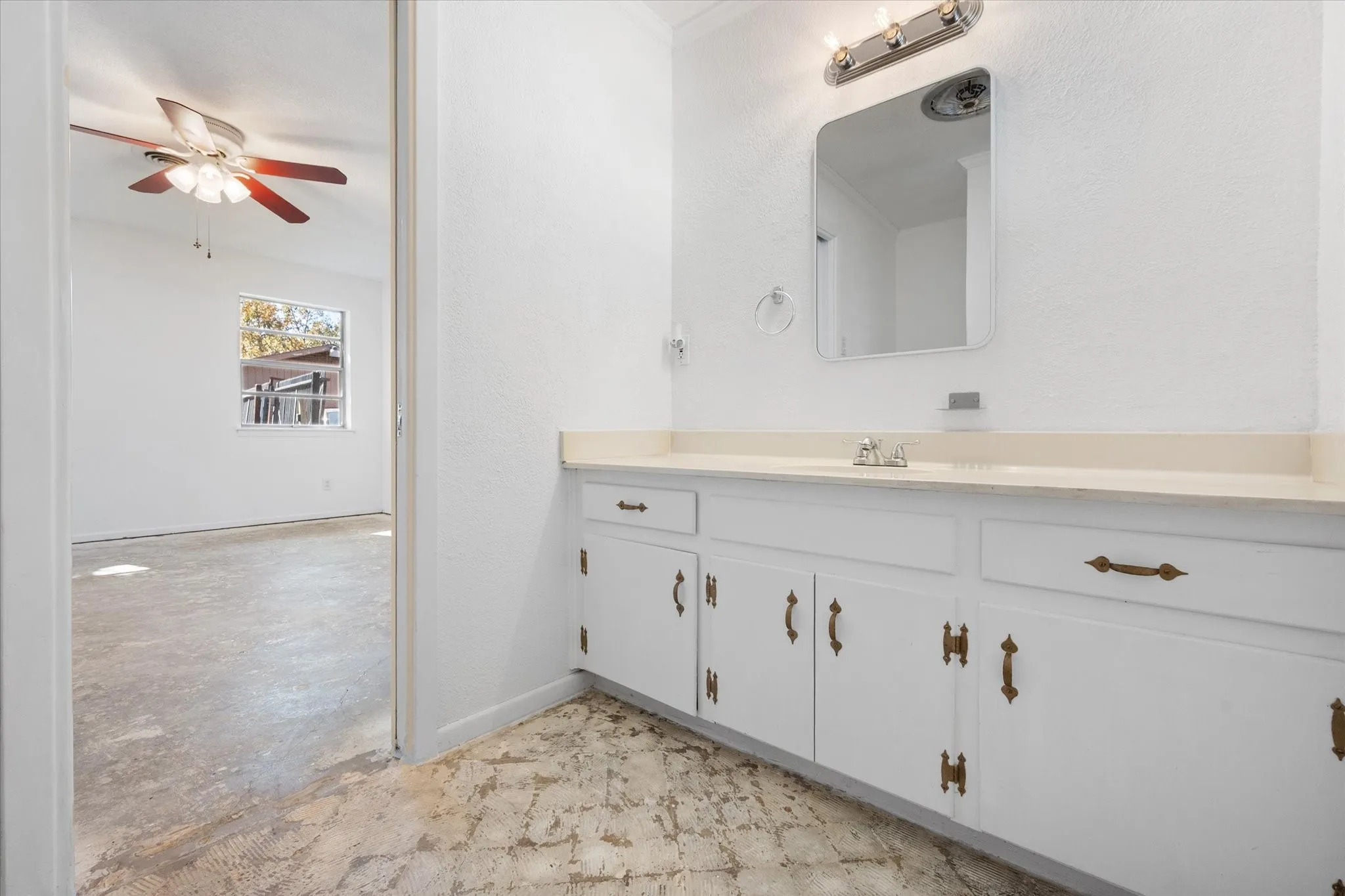 Single Family Residence For Sale in Tarrant County , 4316 Ashmore Drive, North Richland Hills, Texas 76180, 4 Bedroom, 2 Bathroom, Garage spaces, 2,398 Sqft, built in 1960, mls#21373702, Real Estate Agent in North Richland Hills, Homes For Sale in Tarrant county, Homes For Sale in North Richland Hills, Realtor in North Richland Hills Texas, Real Estate Brokerage Independent Realty Texas, Luminita Cordes Realtor