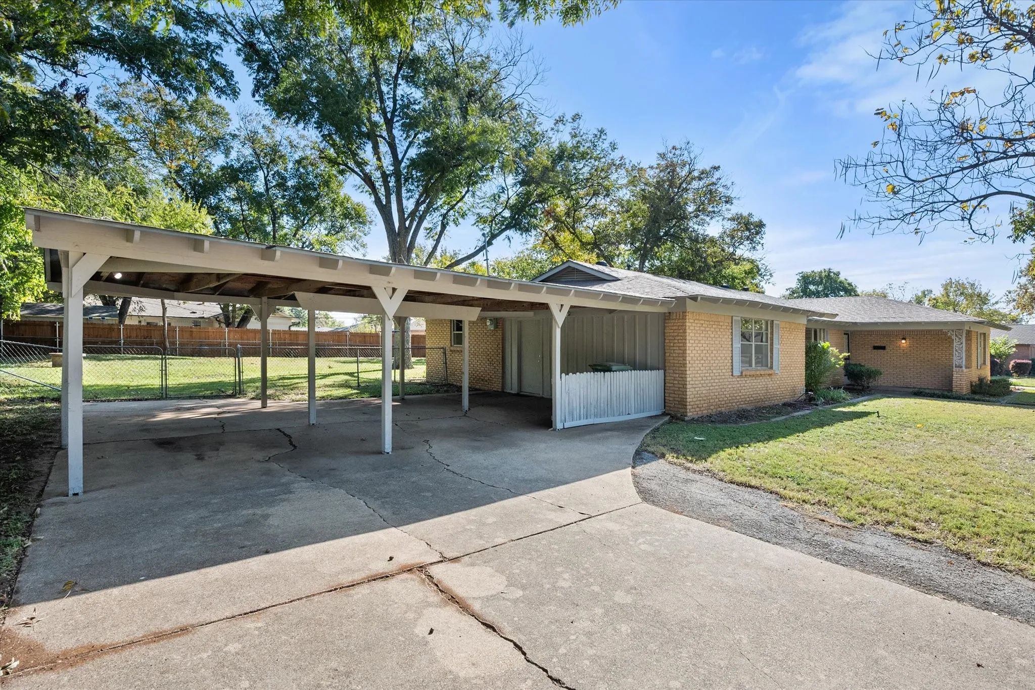 Single Family Residence For Sale in Tarrant County , 4316 Ashmore Drive, North Richland Hills, Texas 76180, 4 Bedroom, 2 Bathroom, Garage spaces, 2,398 Sqft, built in 1960, mls#21373702, Real Estate Agent in North Richland Hills, Homes For Sale in Tarrant county, Homes For Sale in North Richland Hills, Realtor in North Richland Hills Texas, Real Estate Brokerage Independent Realty Texas, Luminita Cordes Realtor